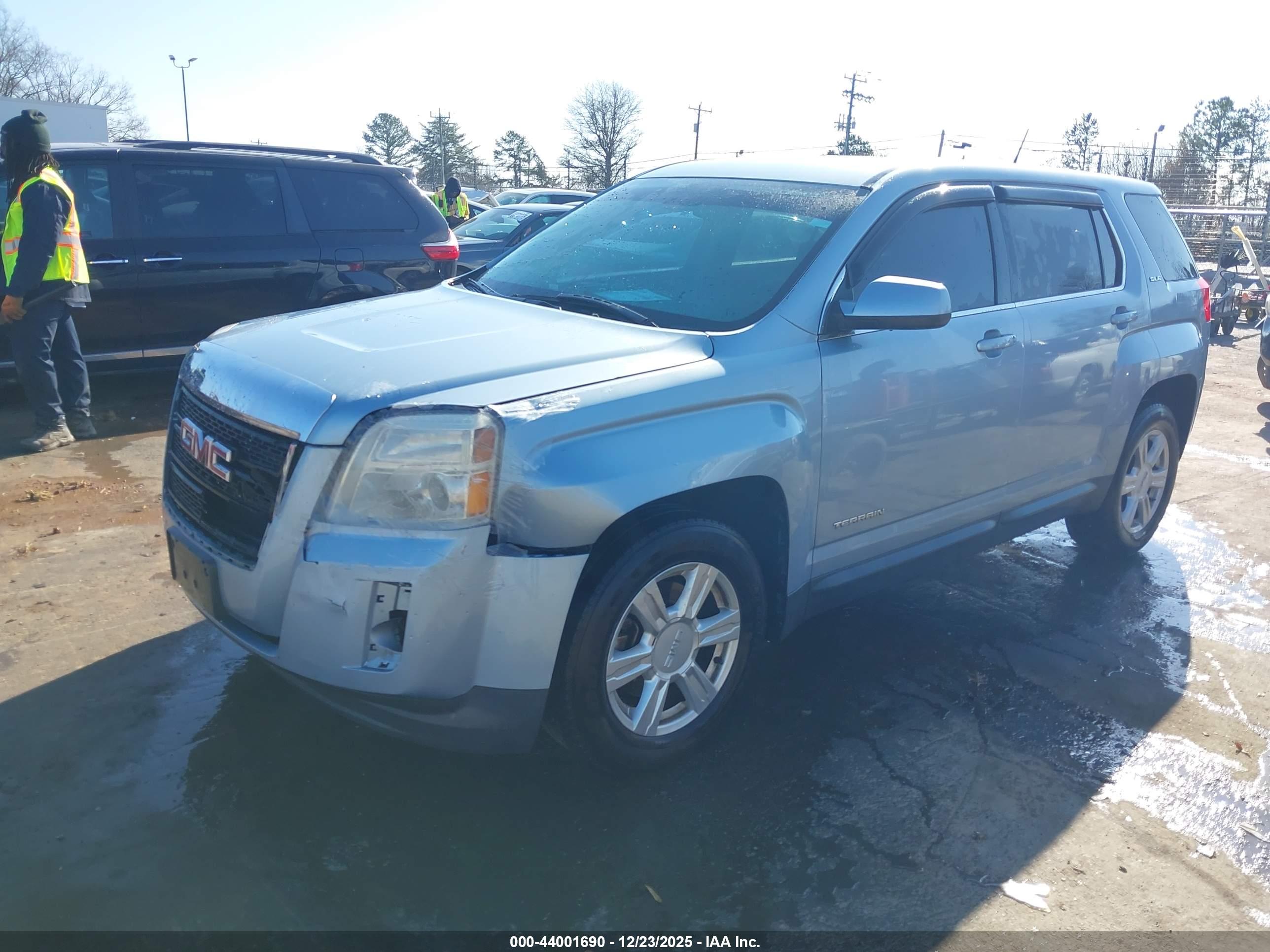 GMC TERRAIN image 2