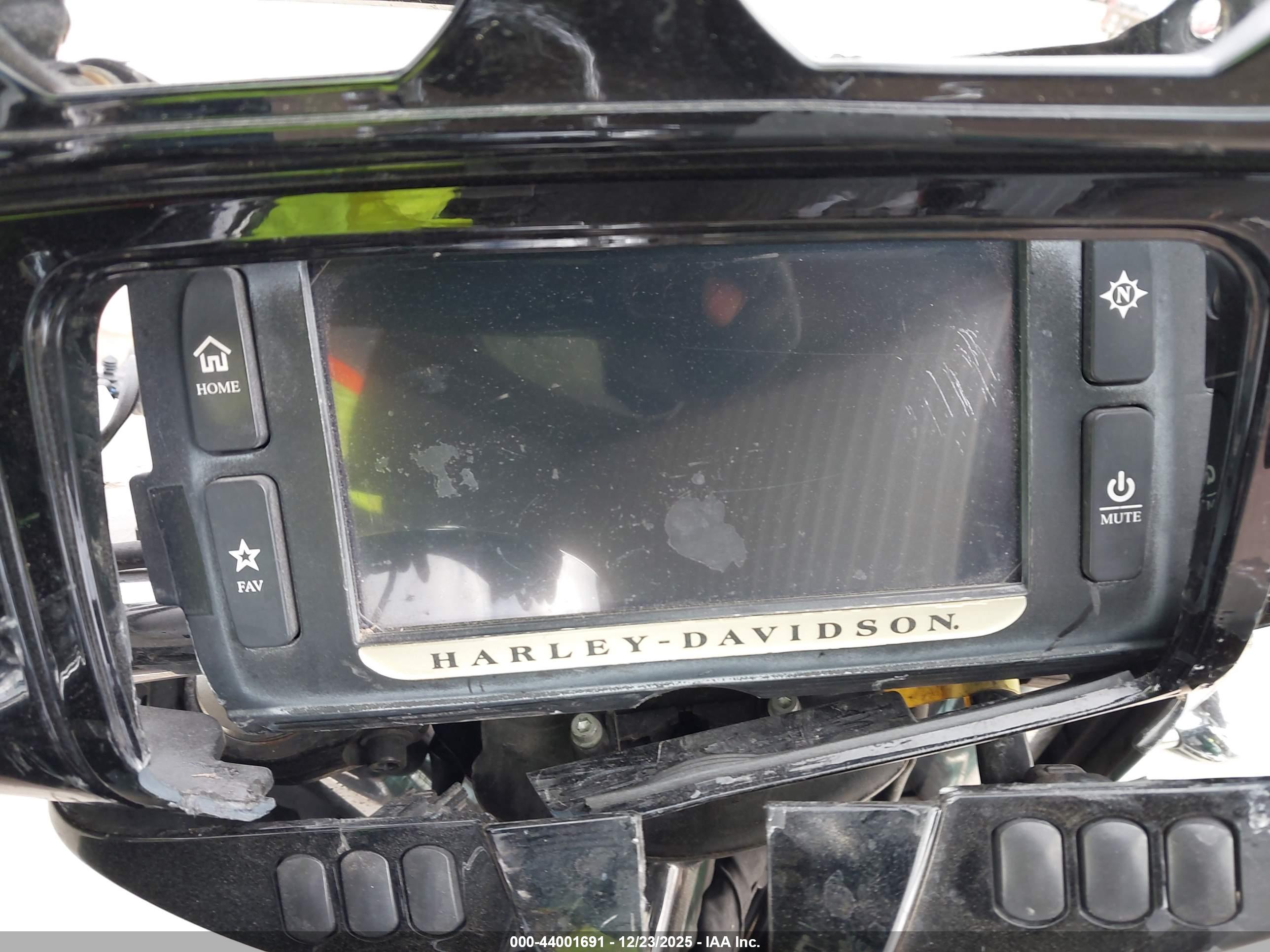 HARLEY-DAVIDSON FLHXS image 7