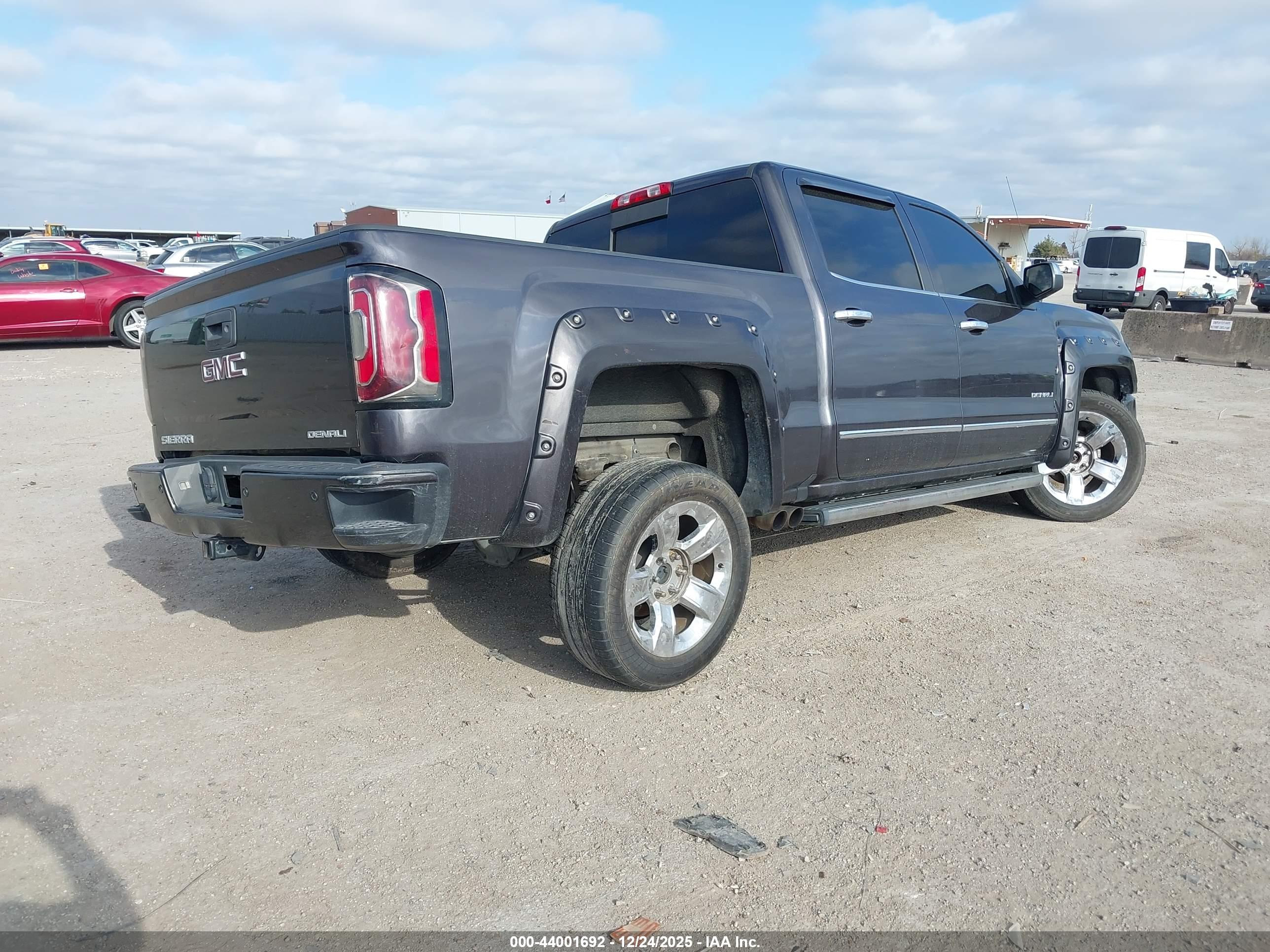 GMC SIERRA image 4