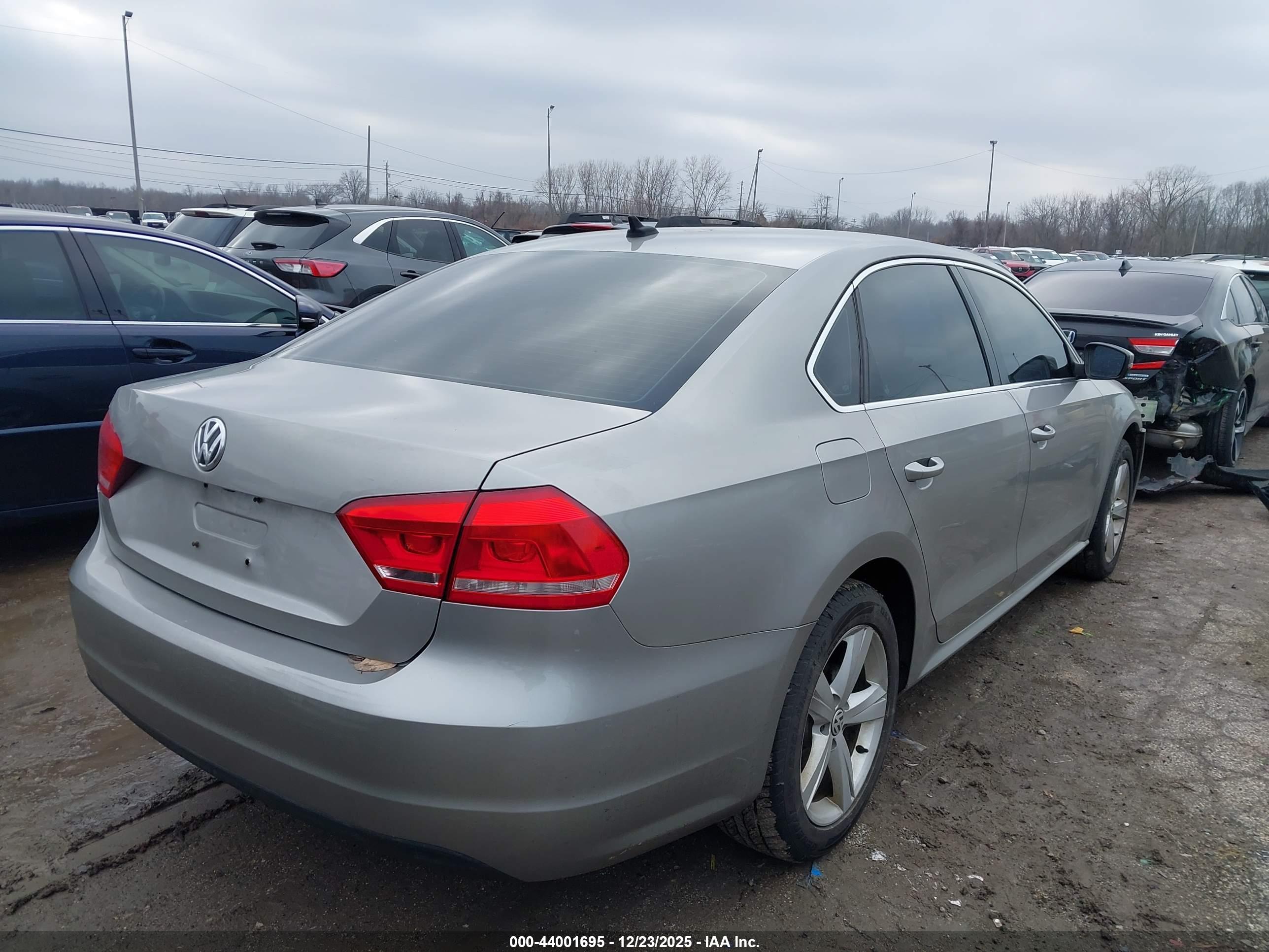 VOLKSWAGEN PASSAT image 4
