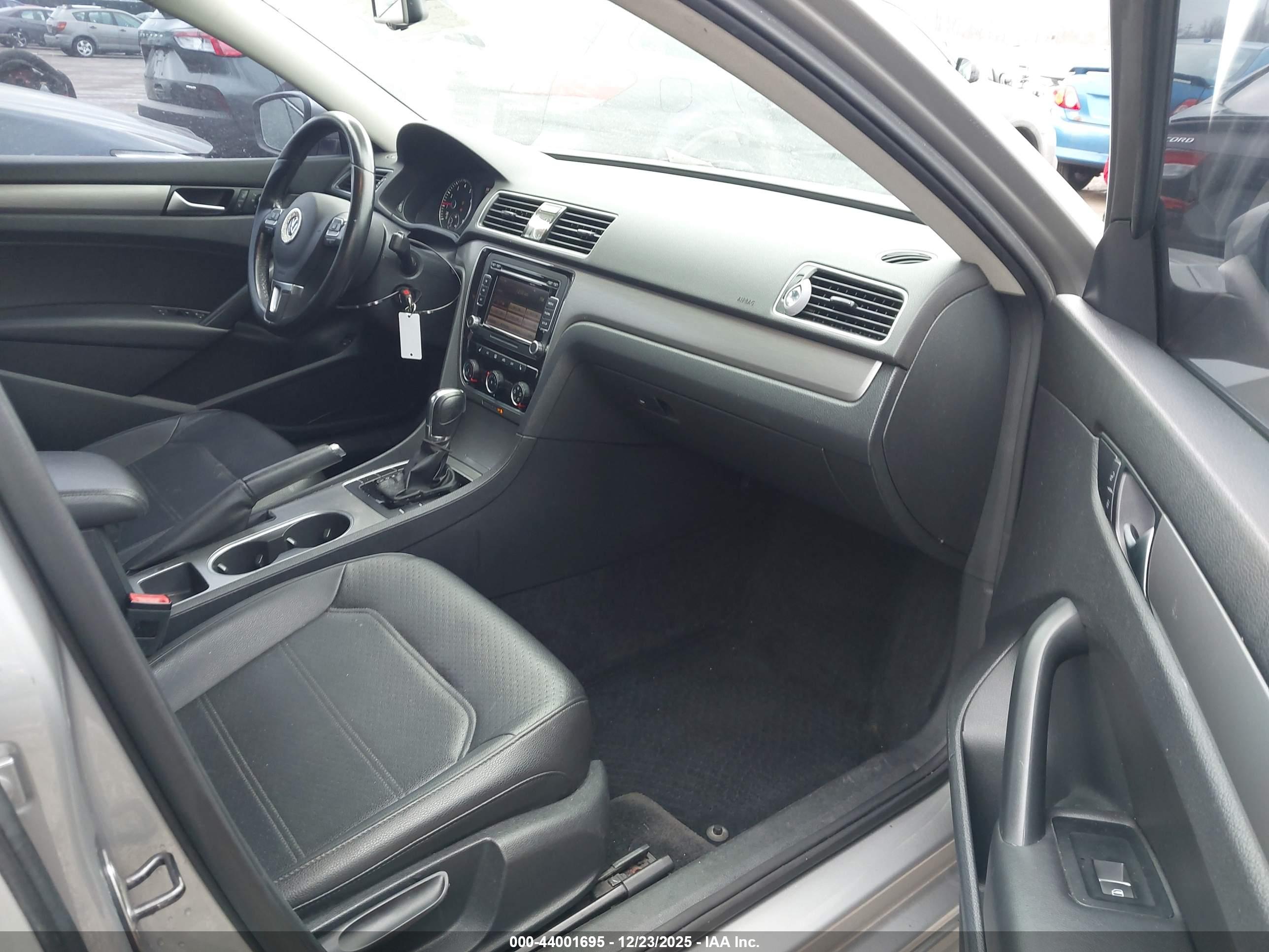 VOLKSWAGEN PASSAT image 5
