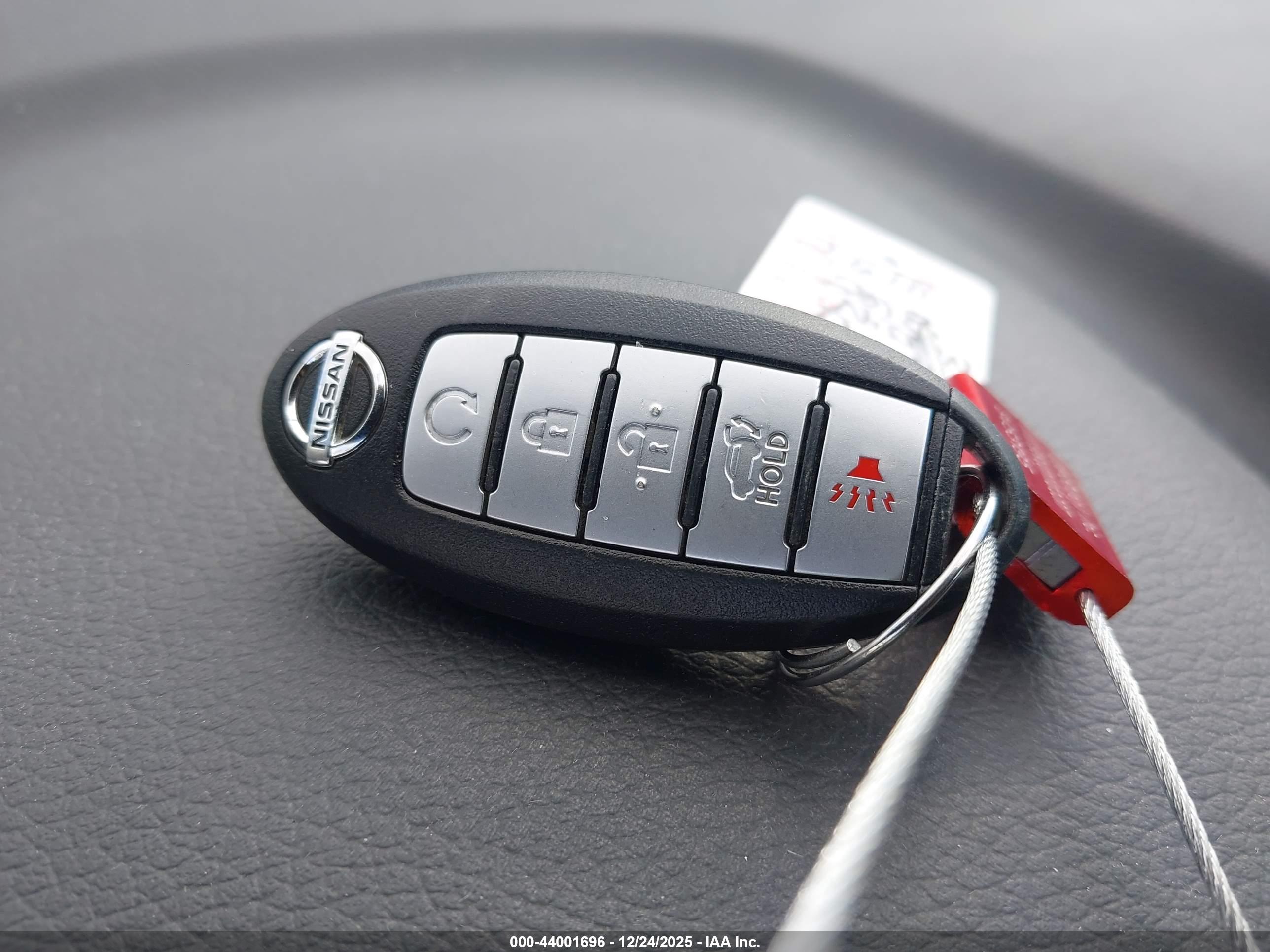 NISSAN ROGUE image 11