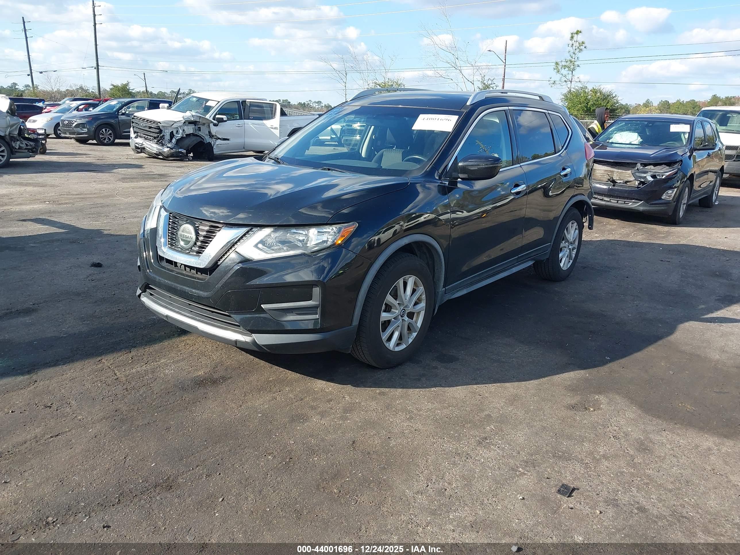 NISSAN ROGUE image 2