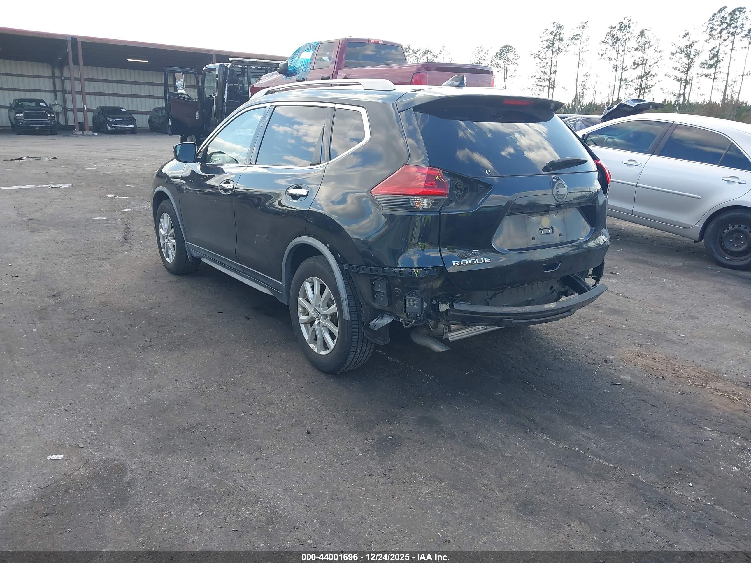 NISSAN ROGUE image 3
