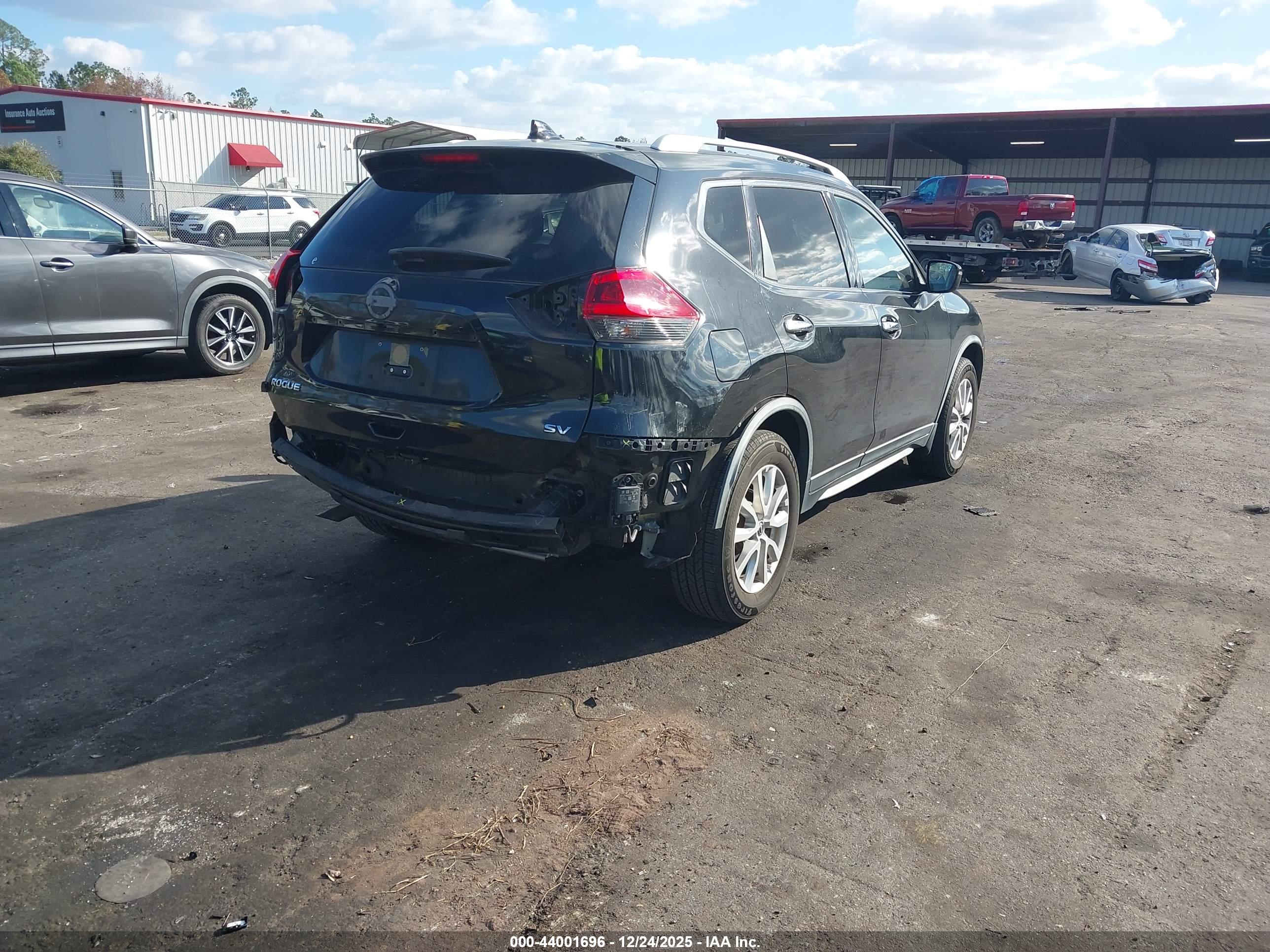 NISSAN ROGUE image 4