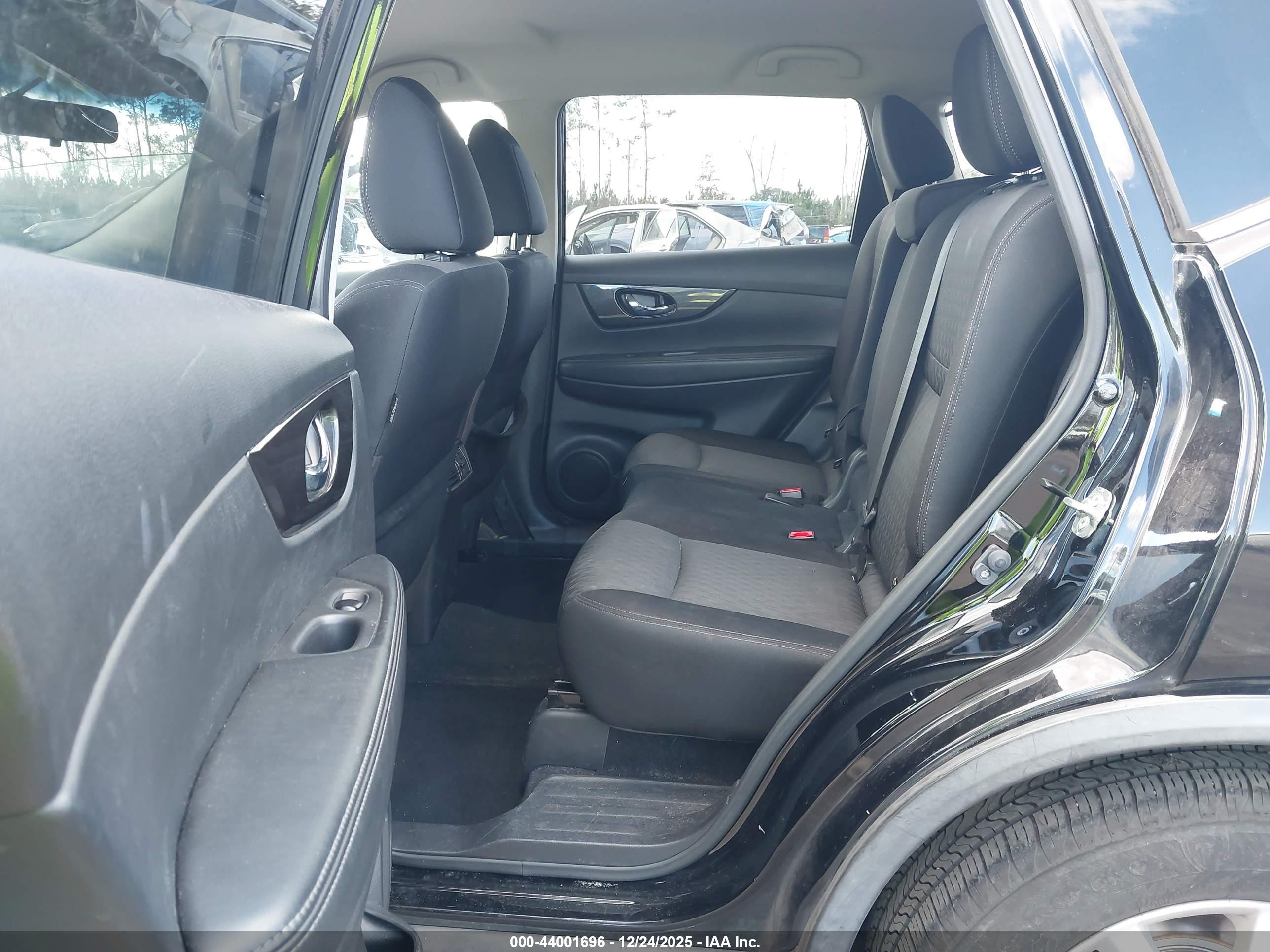 NISSAN ROGUE image 8
