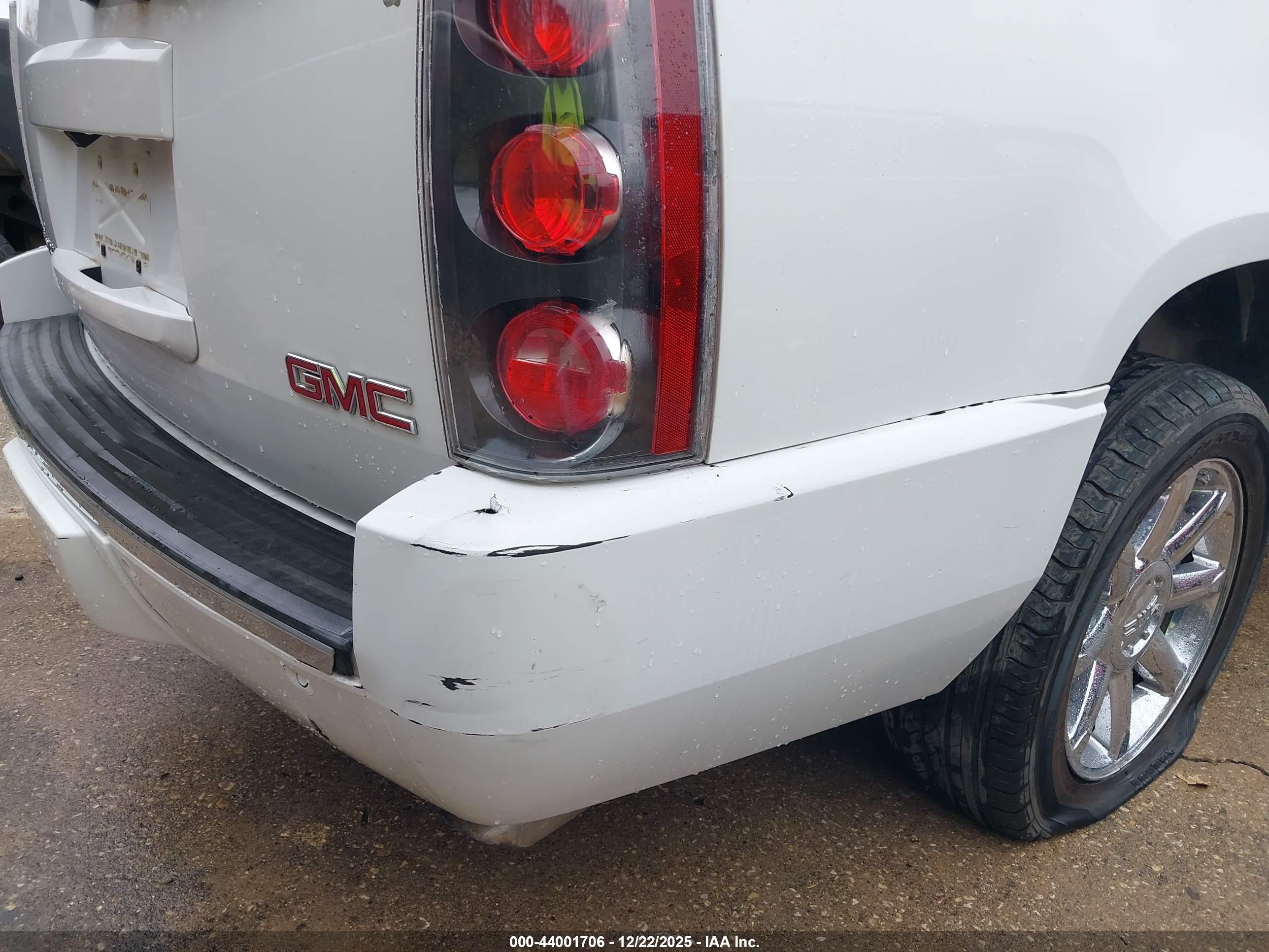 GMC YUKON image 6