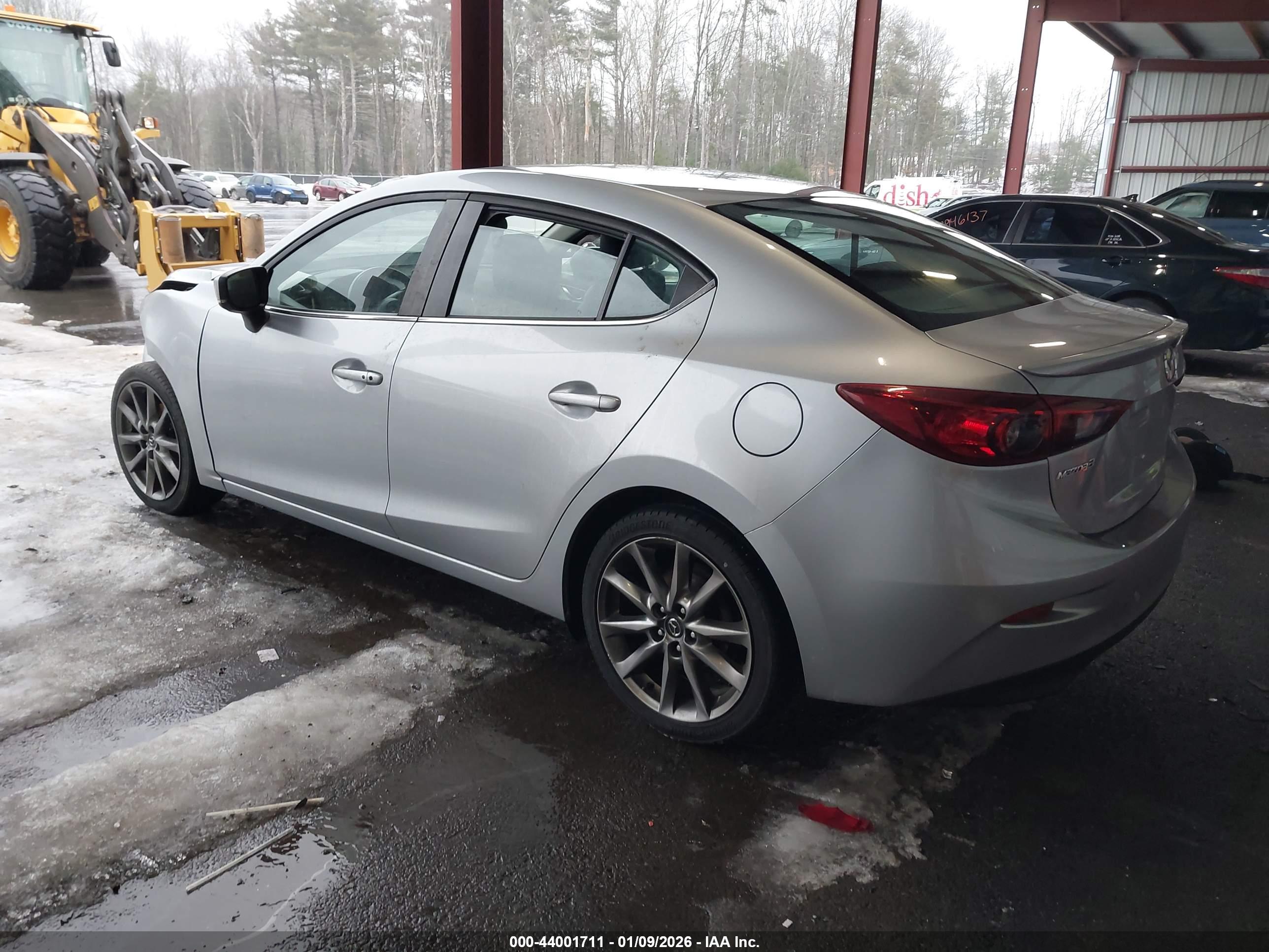 MAZDA MAZDA3 image 3