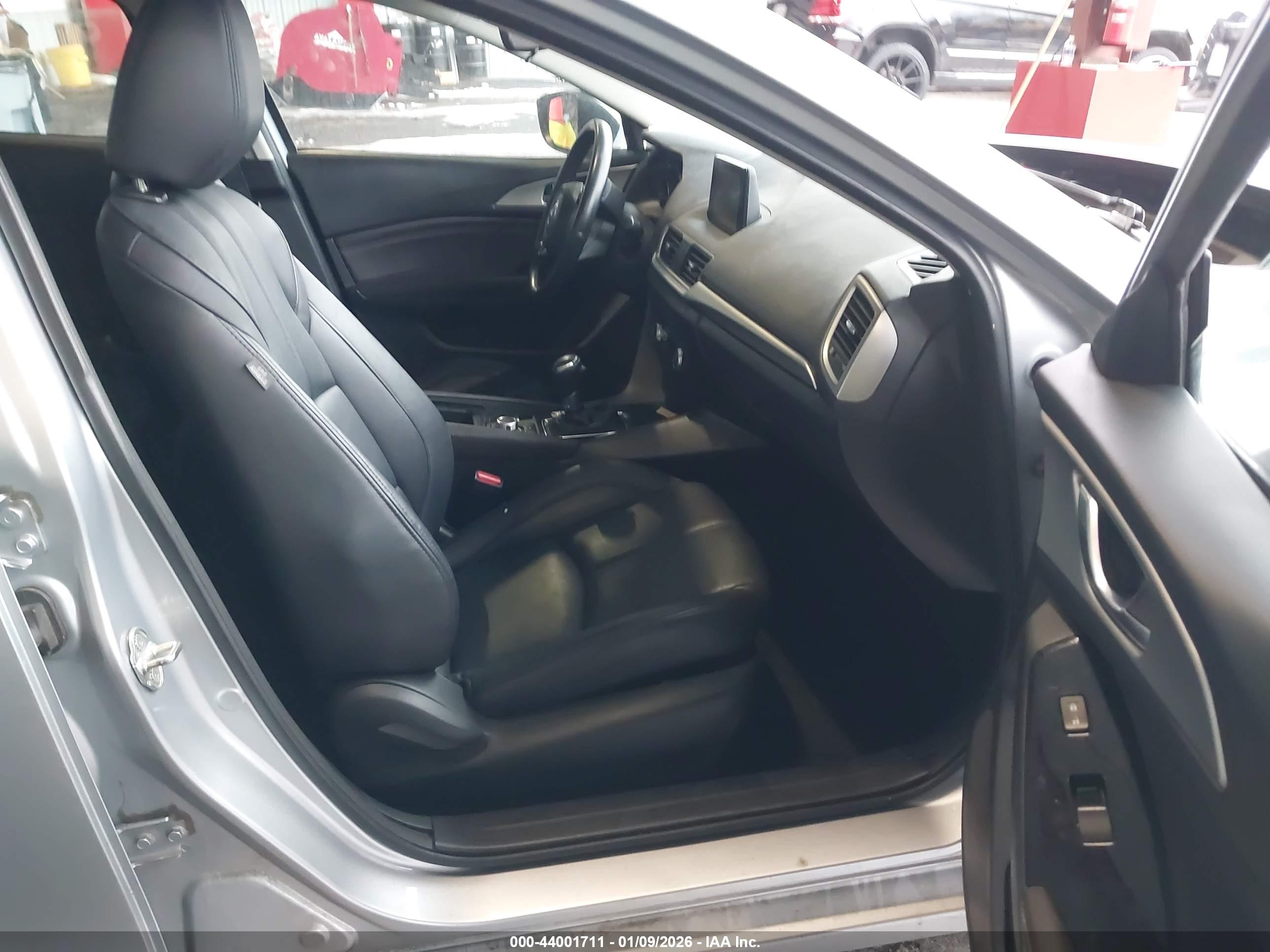 MAZDA MAZDA3 image 5