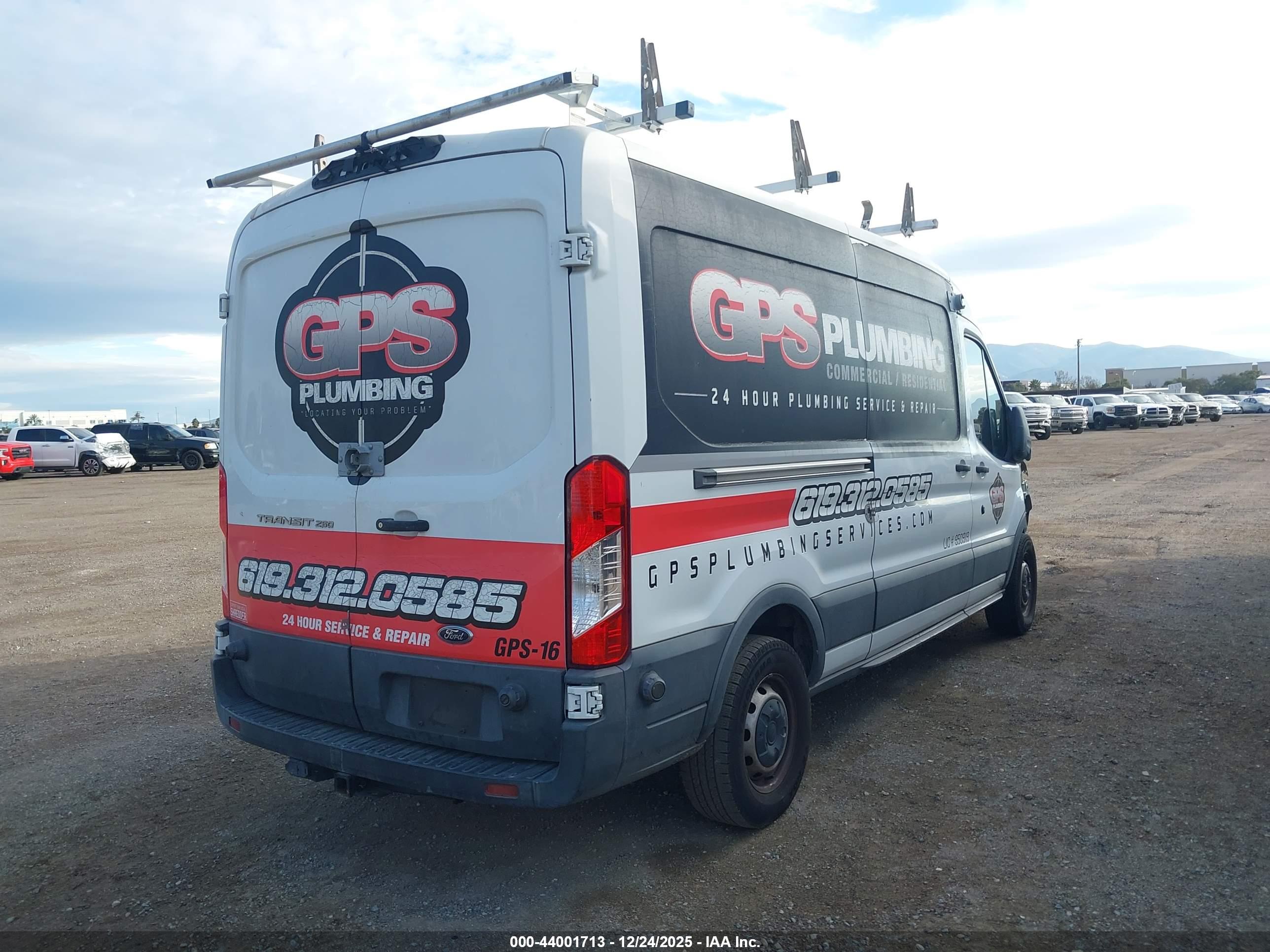 FORD TRANSIT-250 image 4
