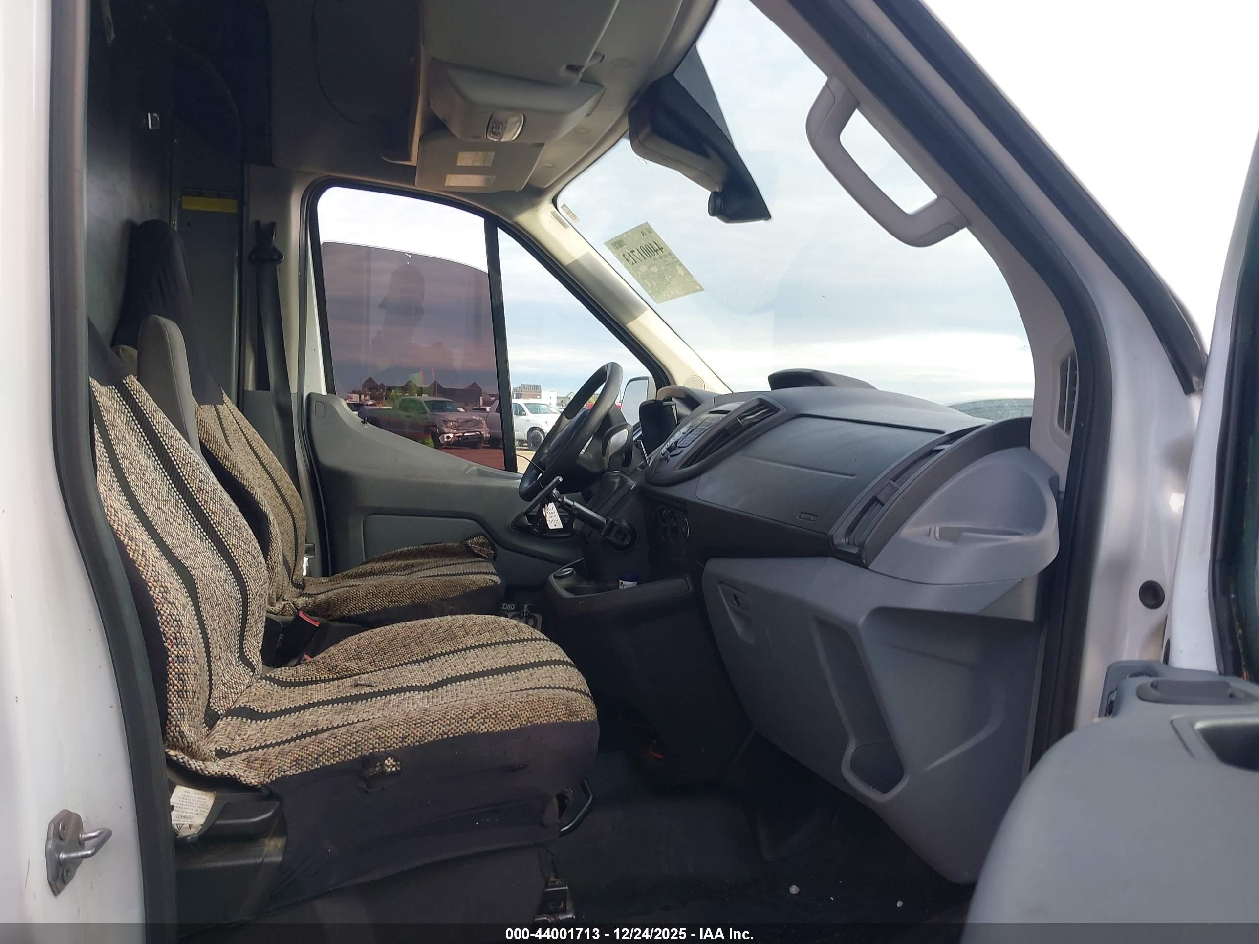 FORD TRANSIT-250 image 5