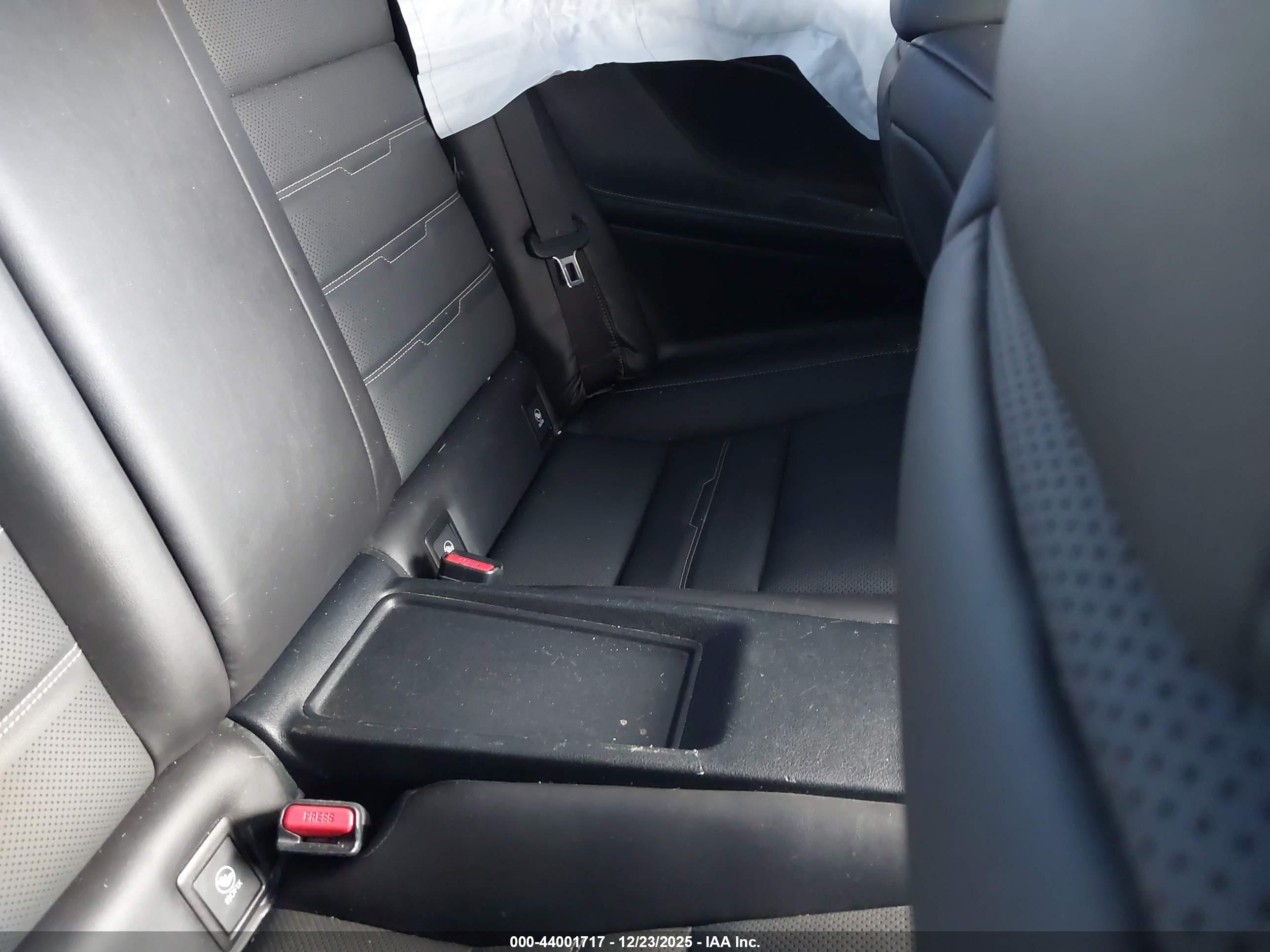 LEXUS RC image 8