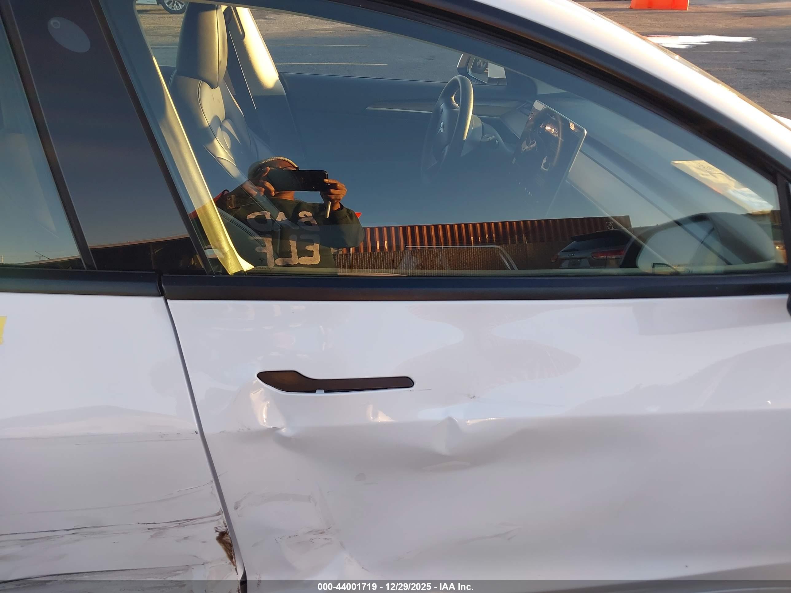 TESLA MODEL image 5