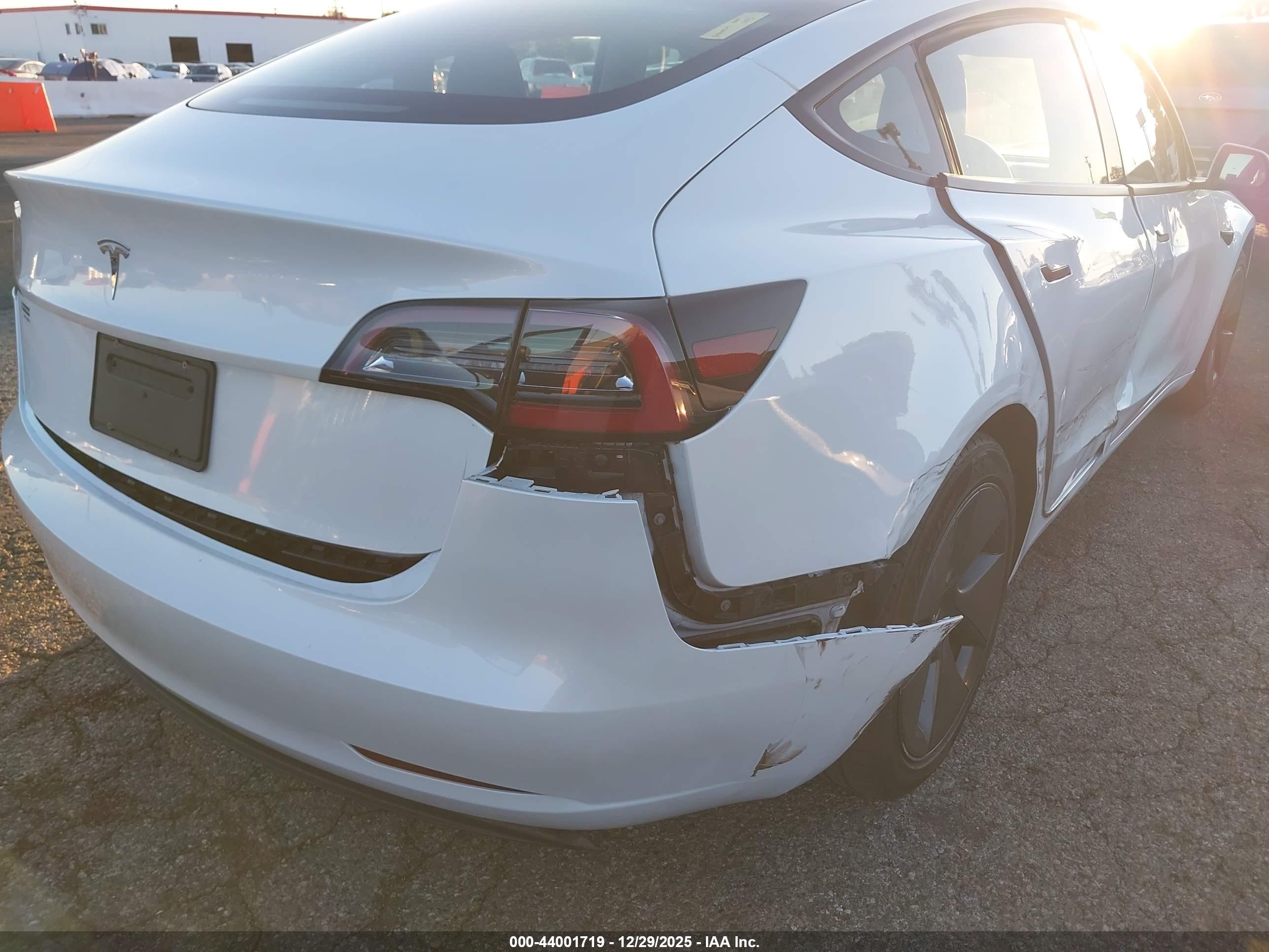 TESLA MODEL image 6