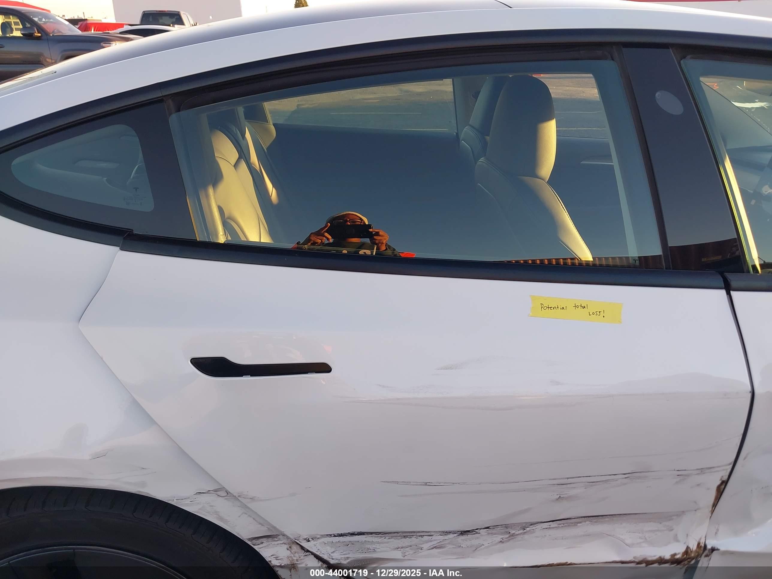 TESLA MODEL image 8