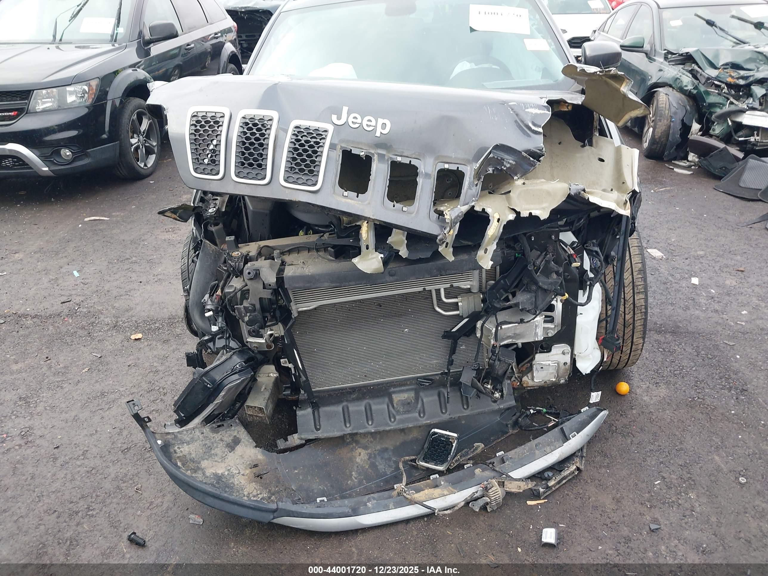 JEEP CHEROKEE image 6