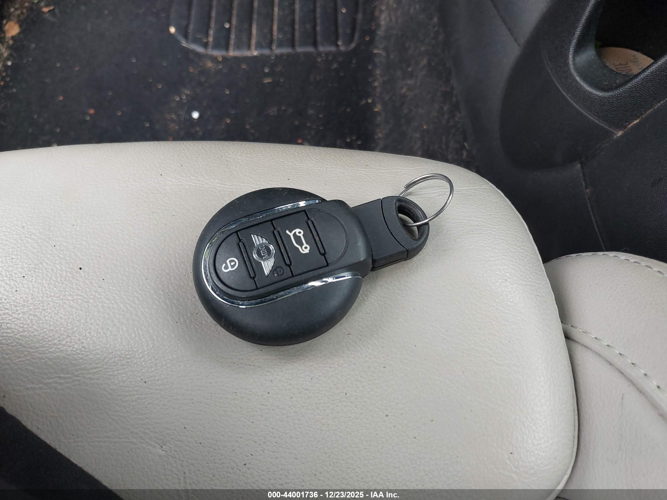 MINI CONVERTIBLE image 11