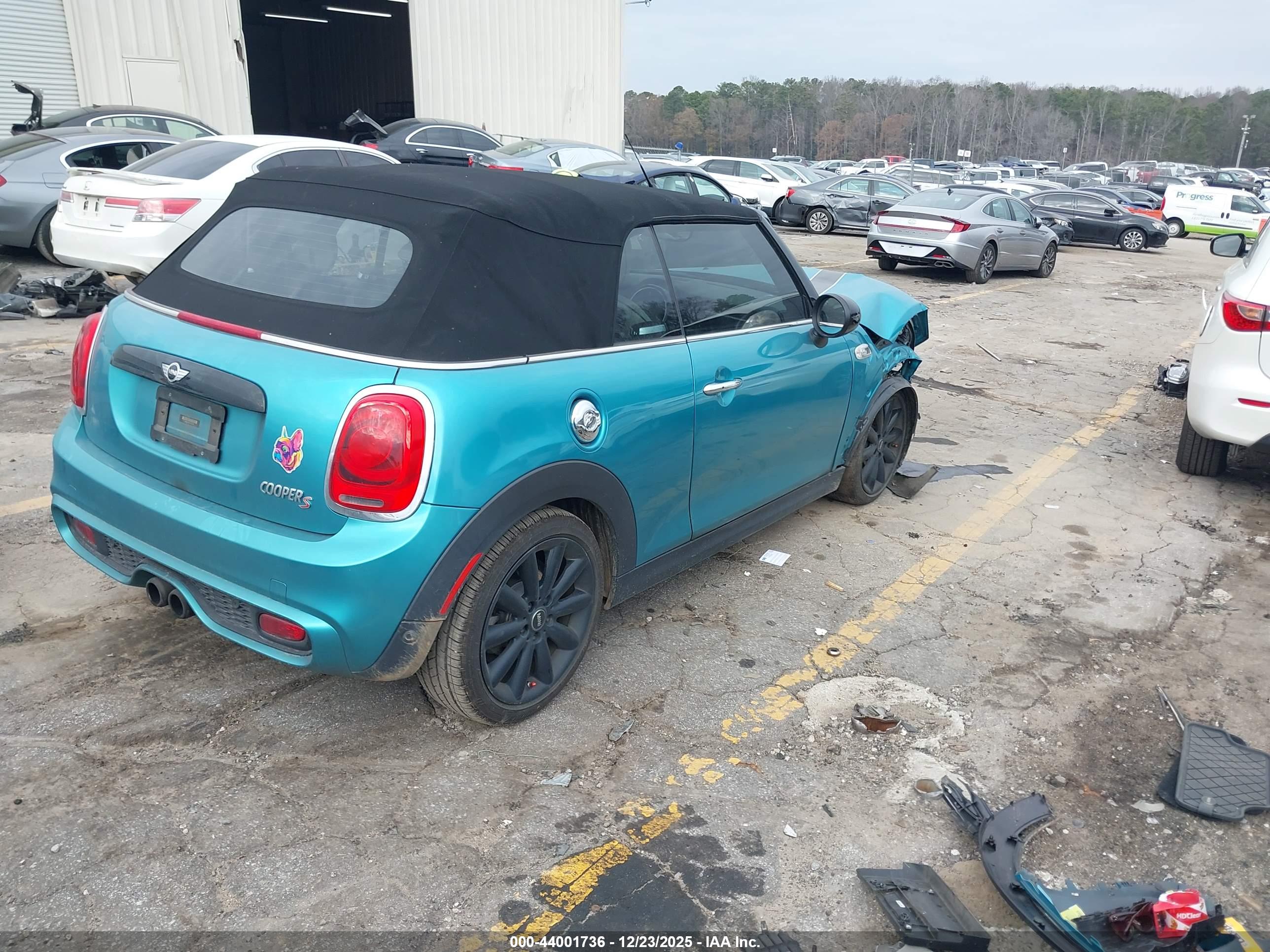 MINI CONVERTIBLE image 4