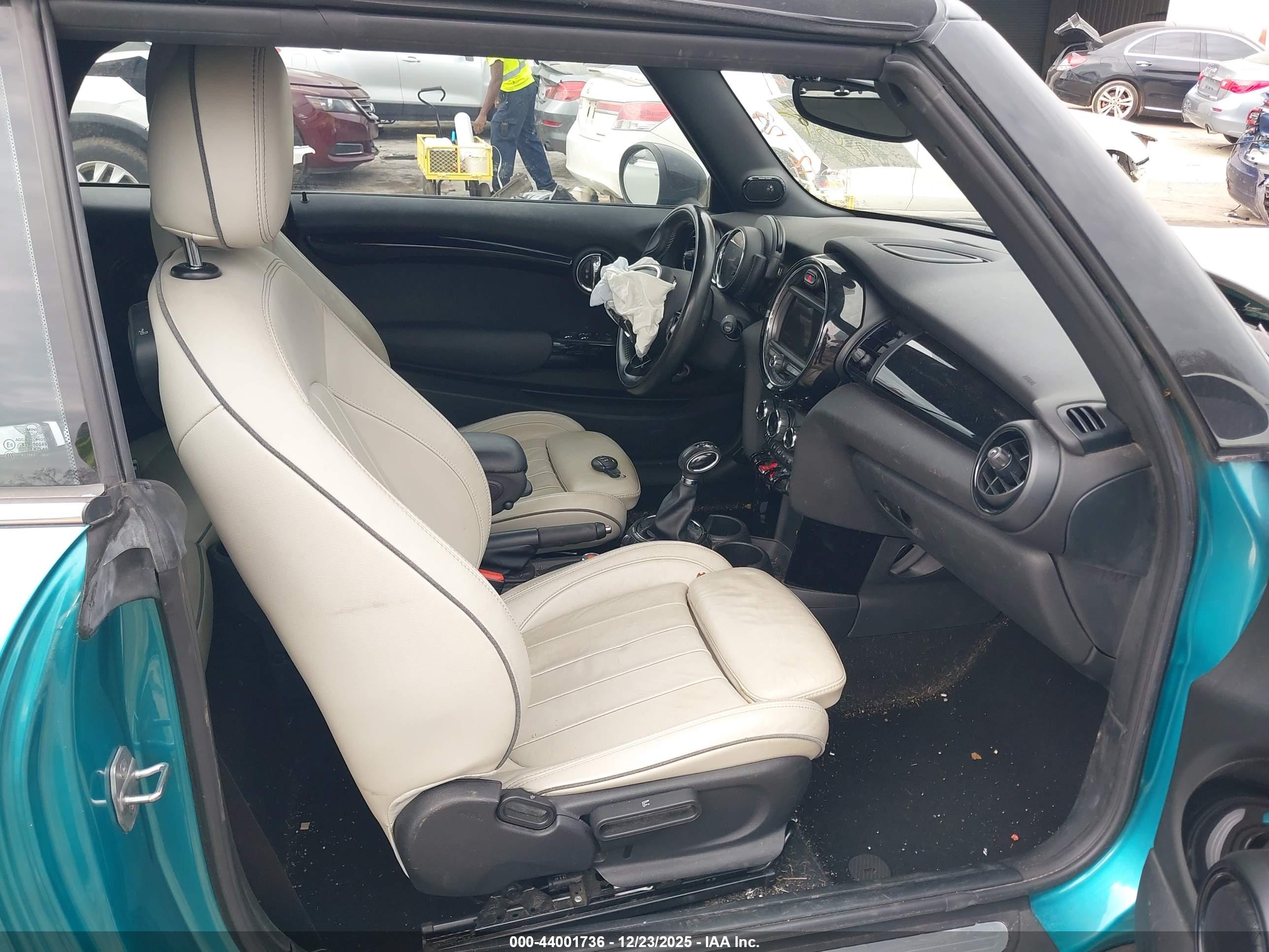 MINI CONVERTIBLE image 5