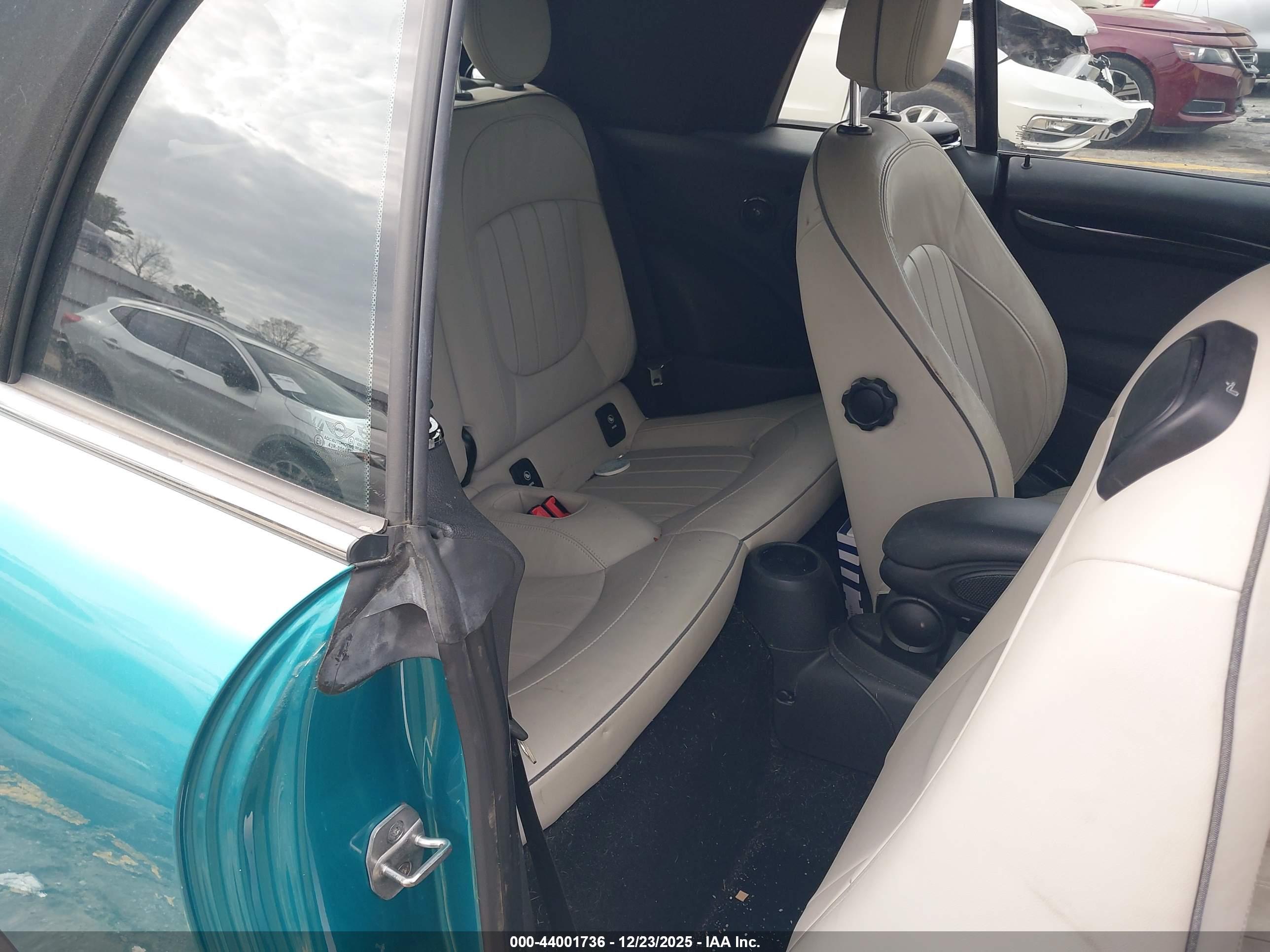 MINI CONVERTIBLE image 8