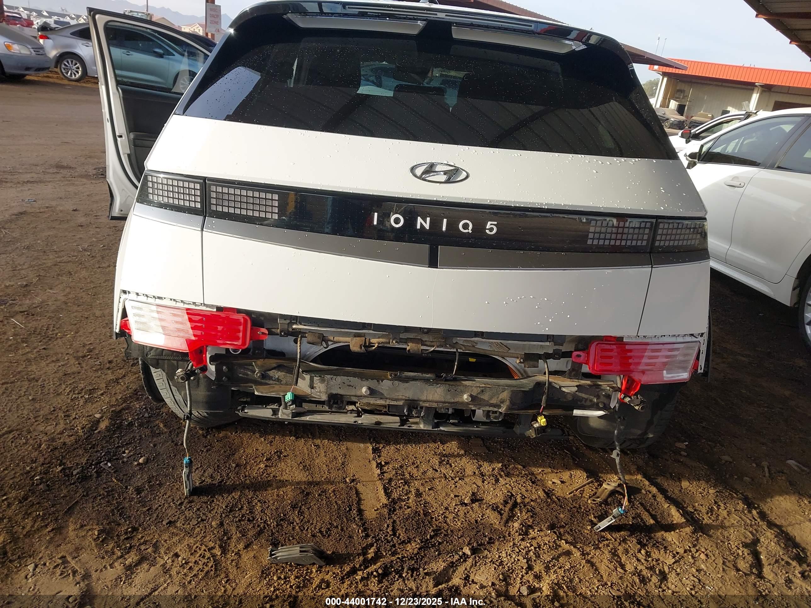 HYUNDAI IONIQ image 6