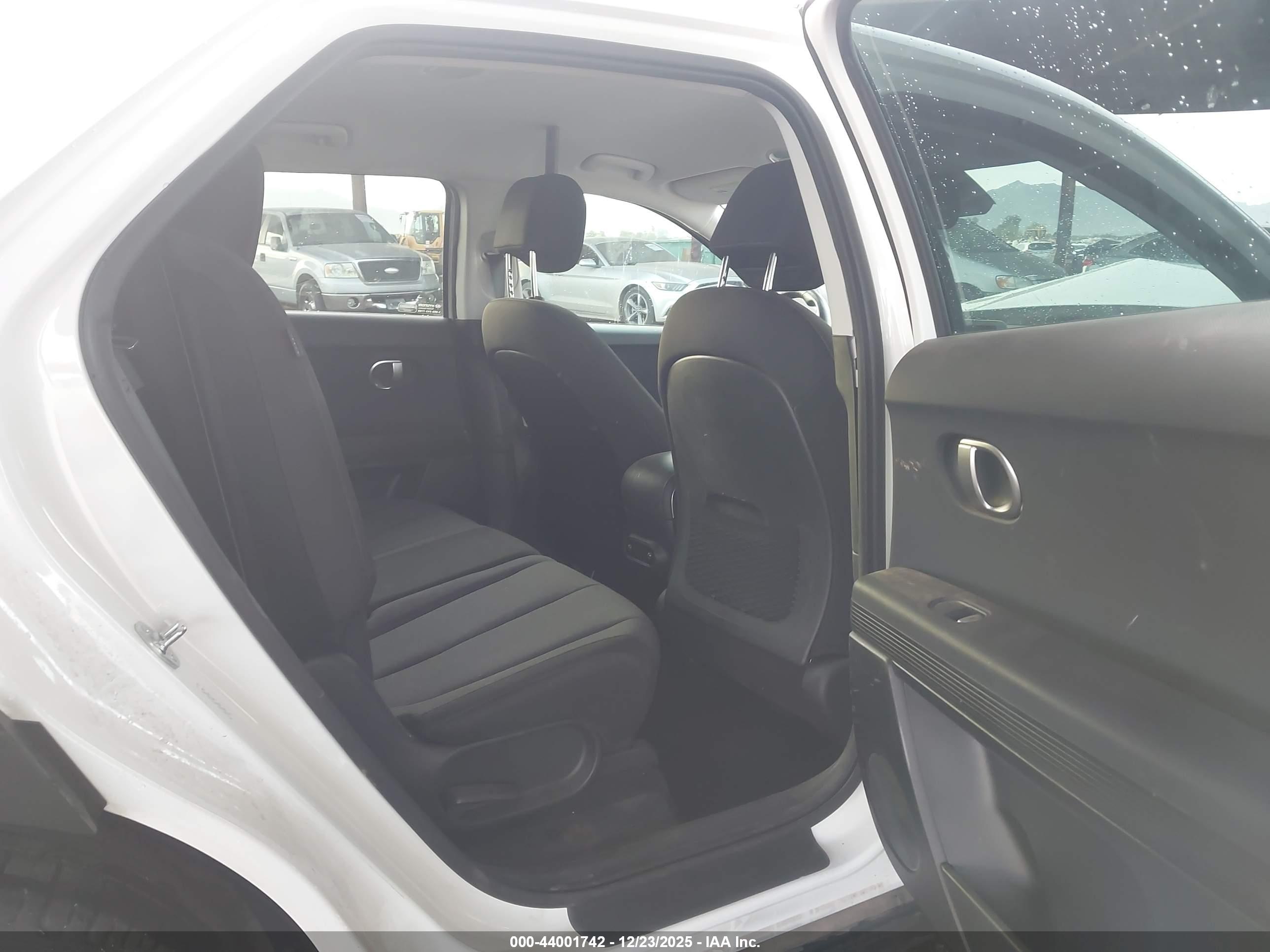HYUNDAI IONIQ image 8