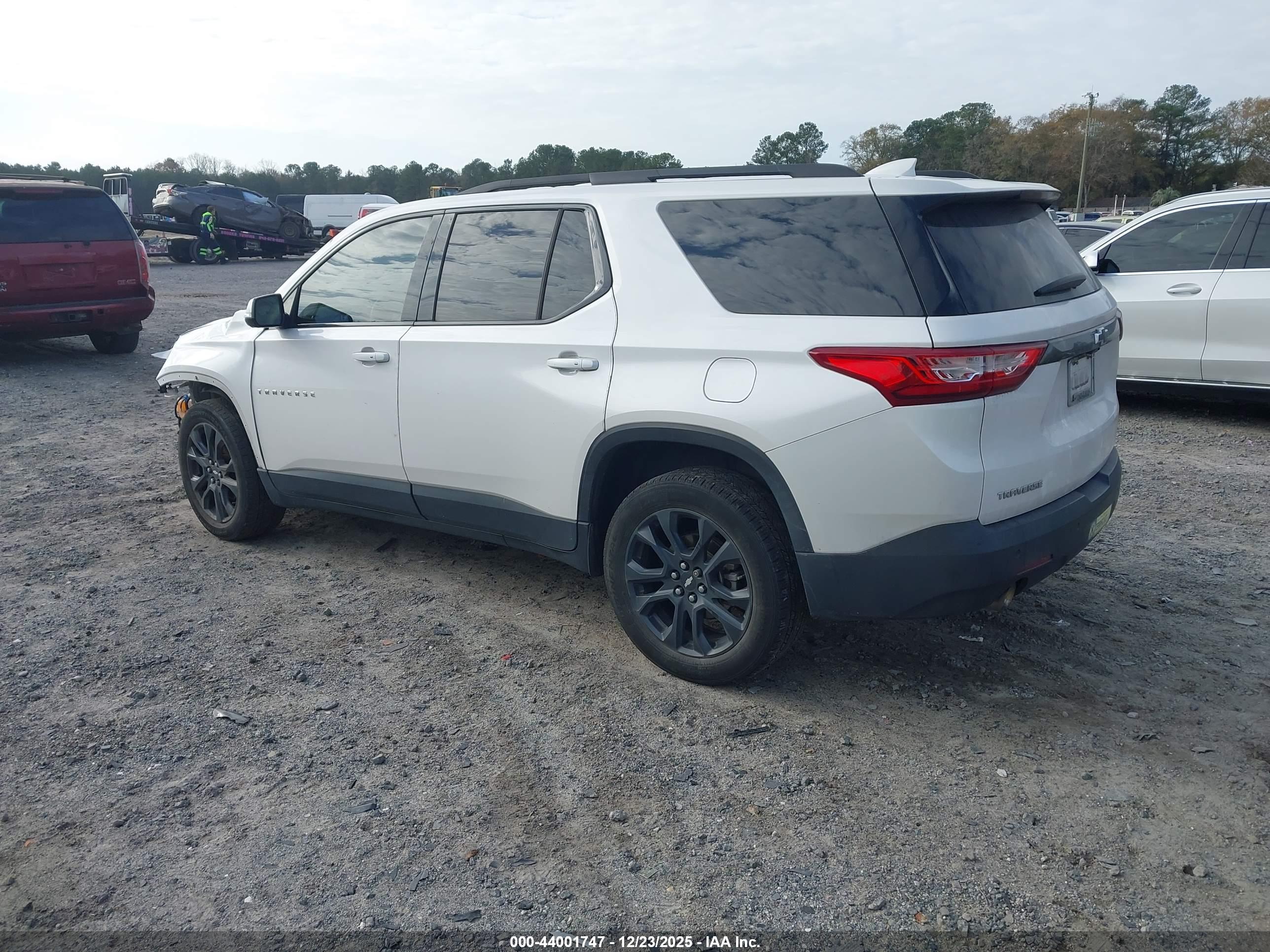 CHEVROLET TRAVERSE image 3