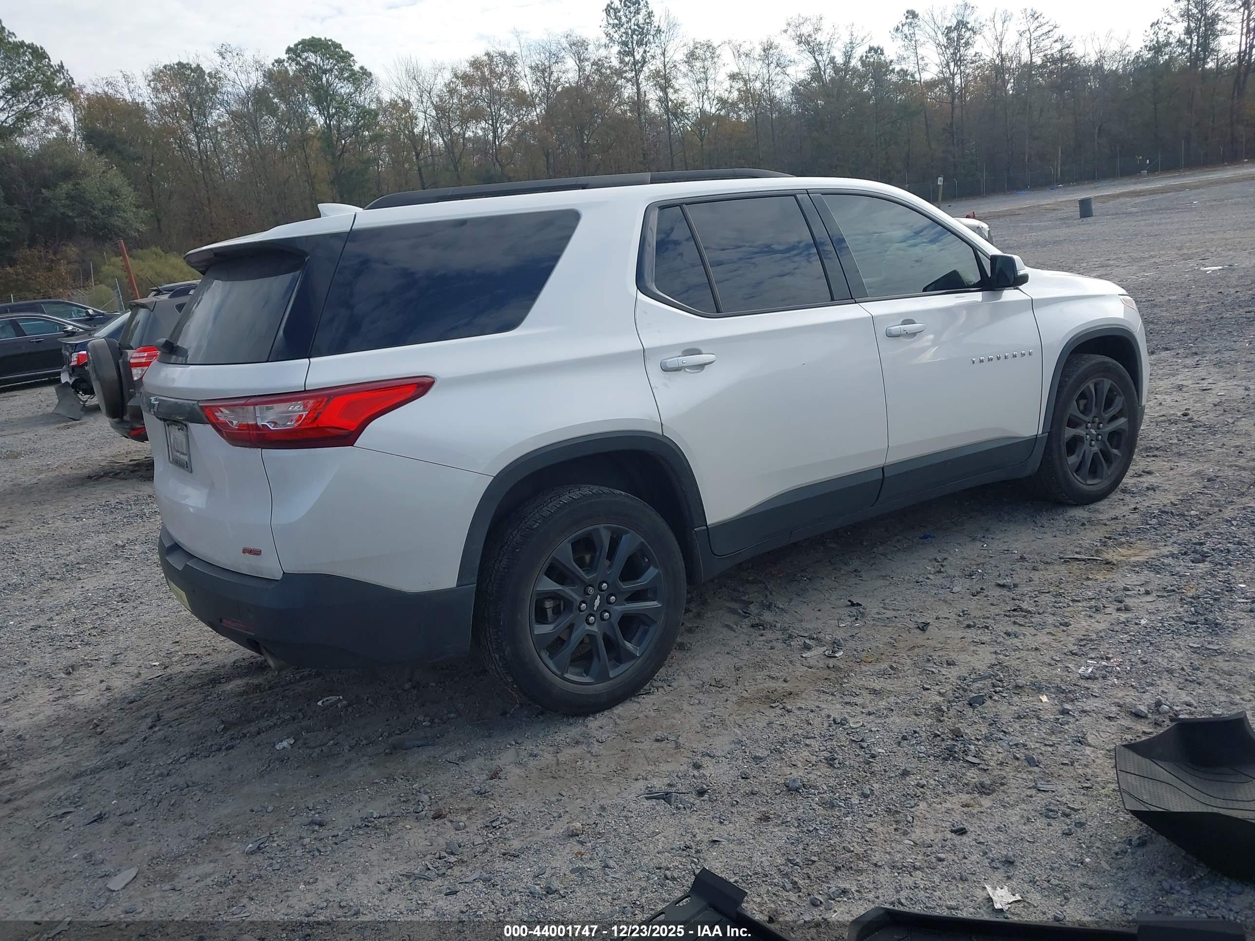 CHEVROLET TRAVERSE image 4
