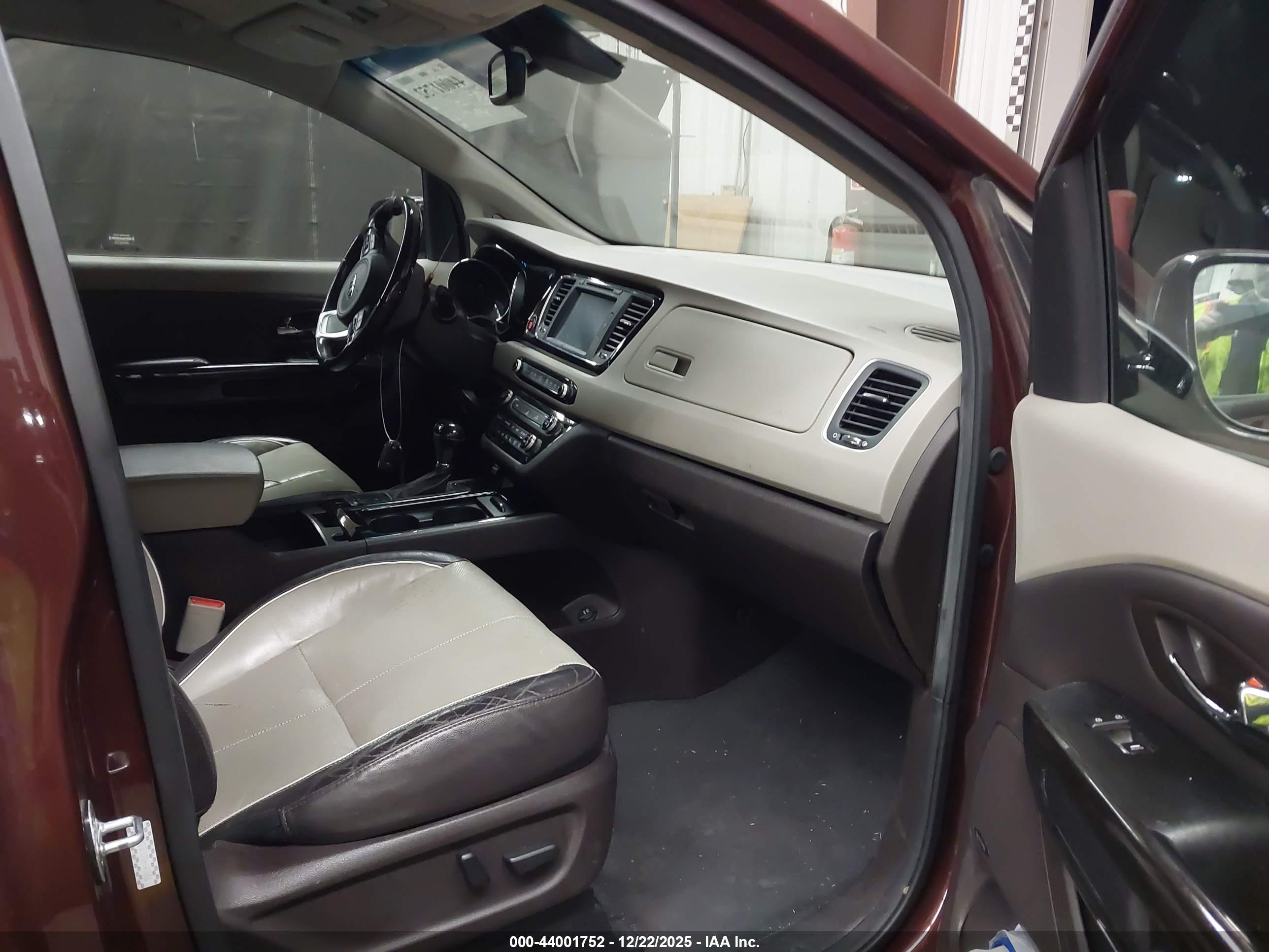 KIA SEDONA image 5