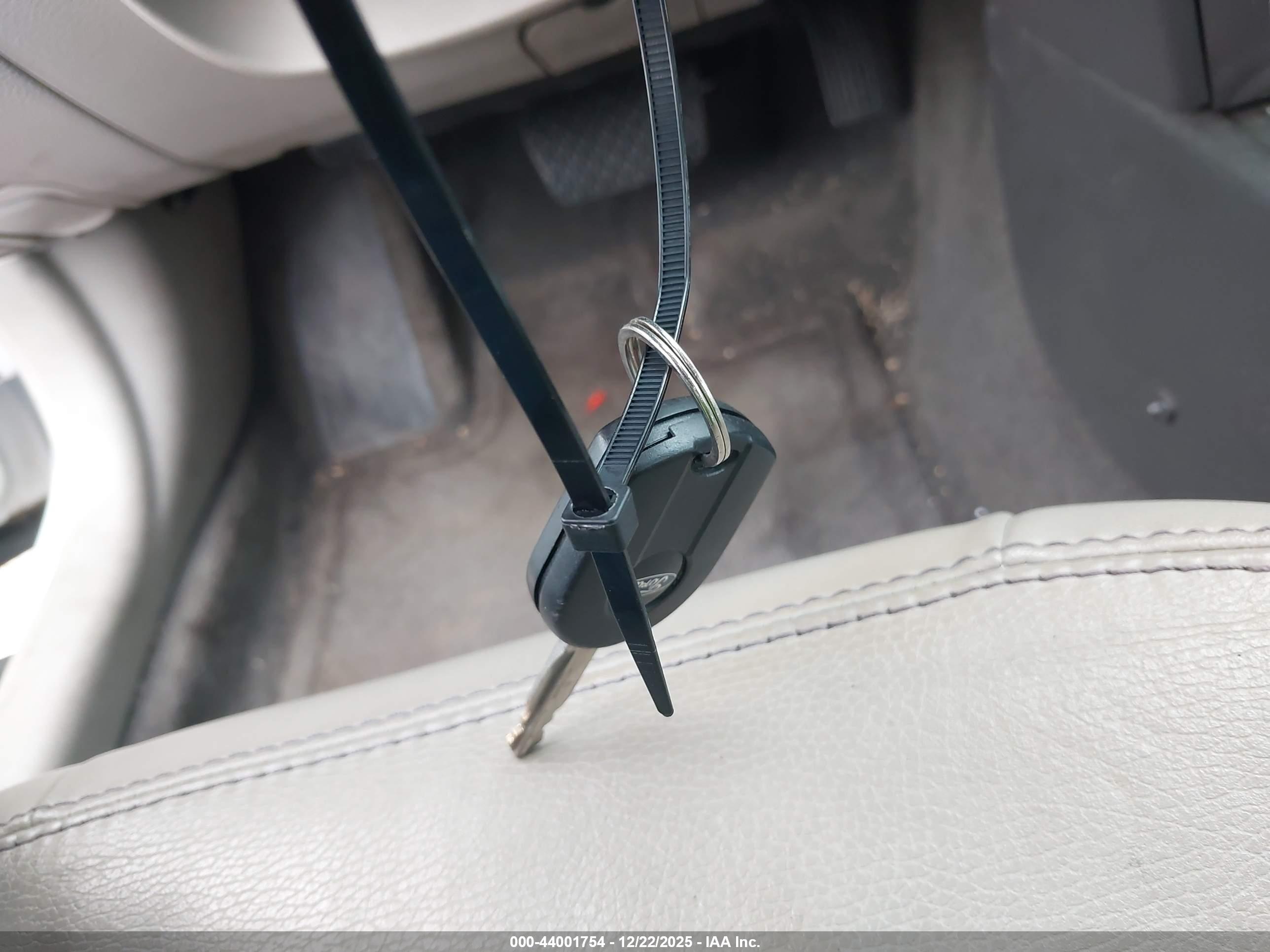 FORD FUSION image 11