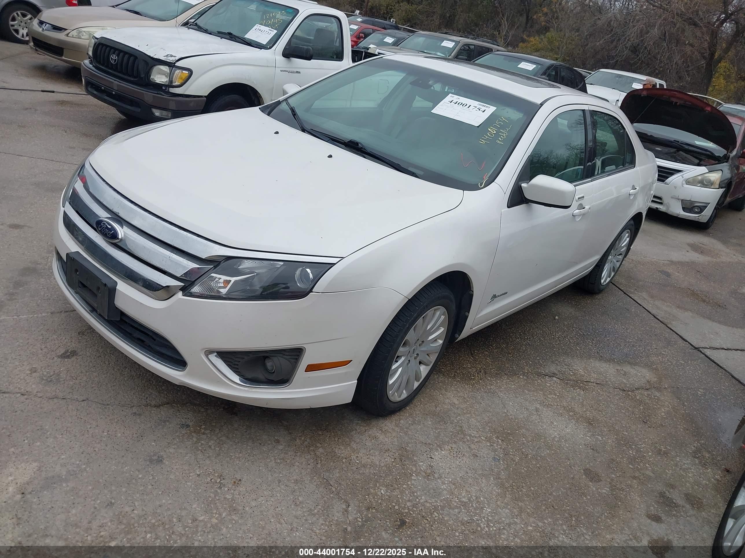 FORD FUSION image 2