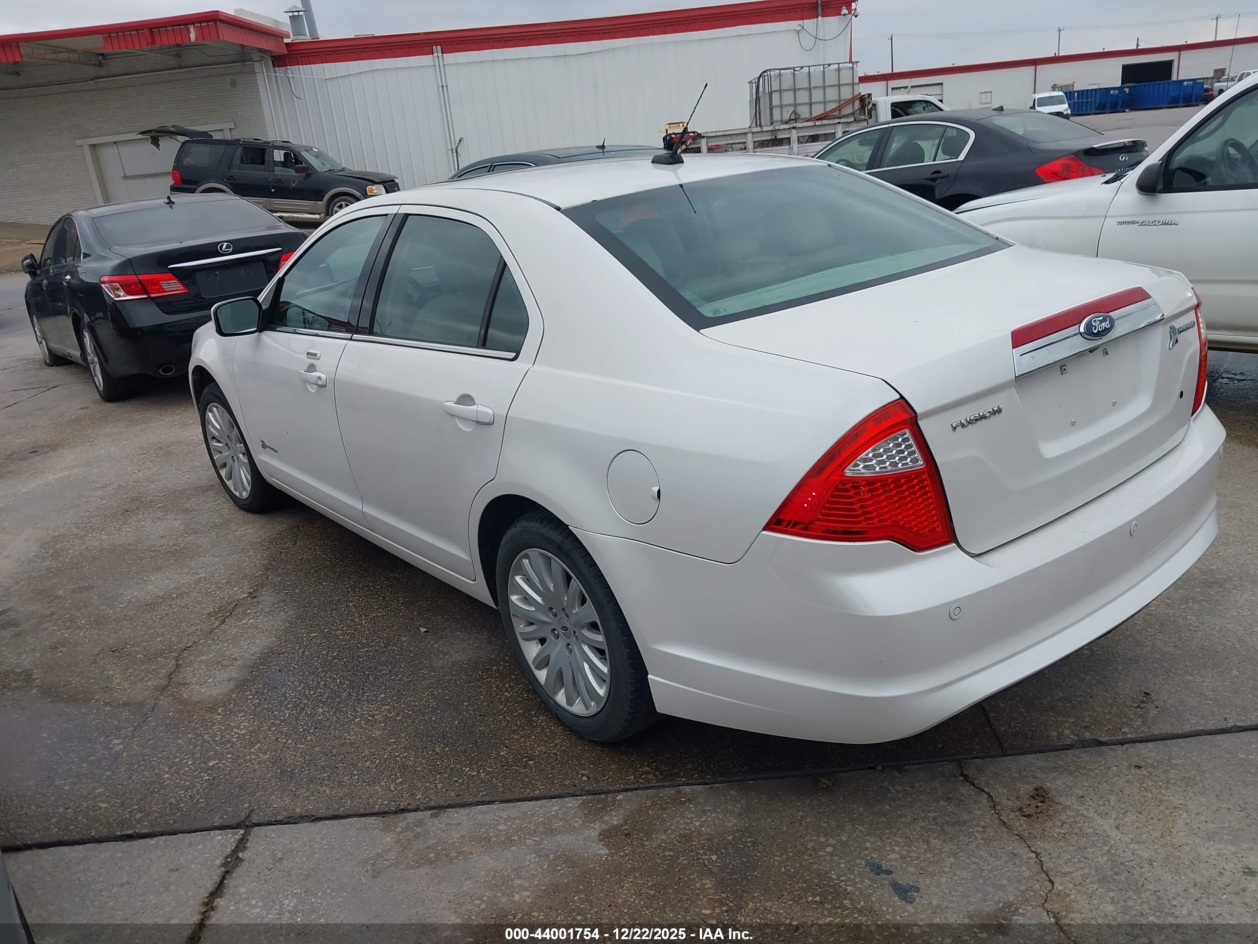 FORD FUSION image 3
