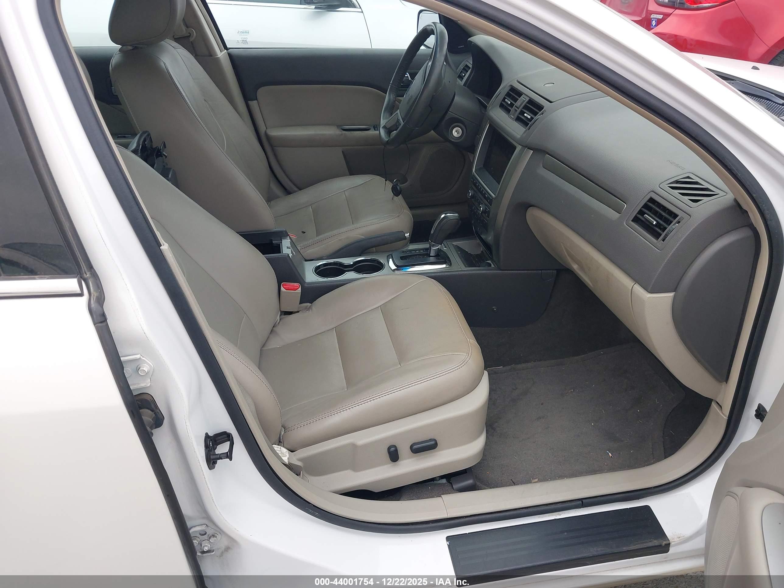 FORD FUSION image 5