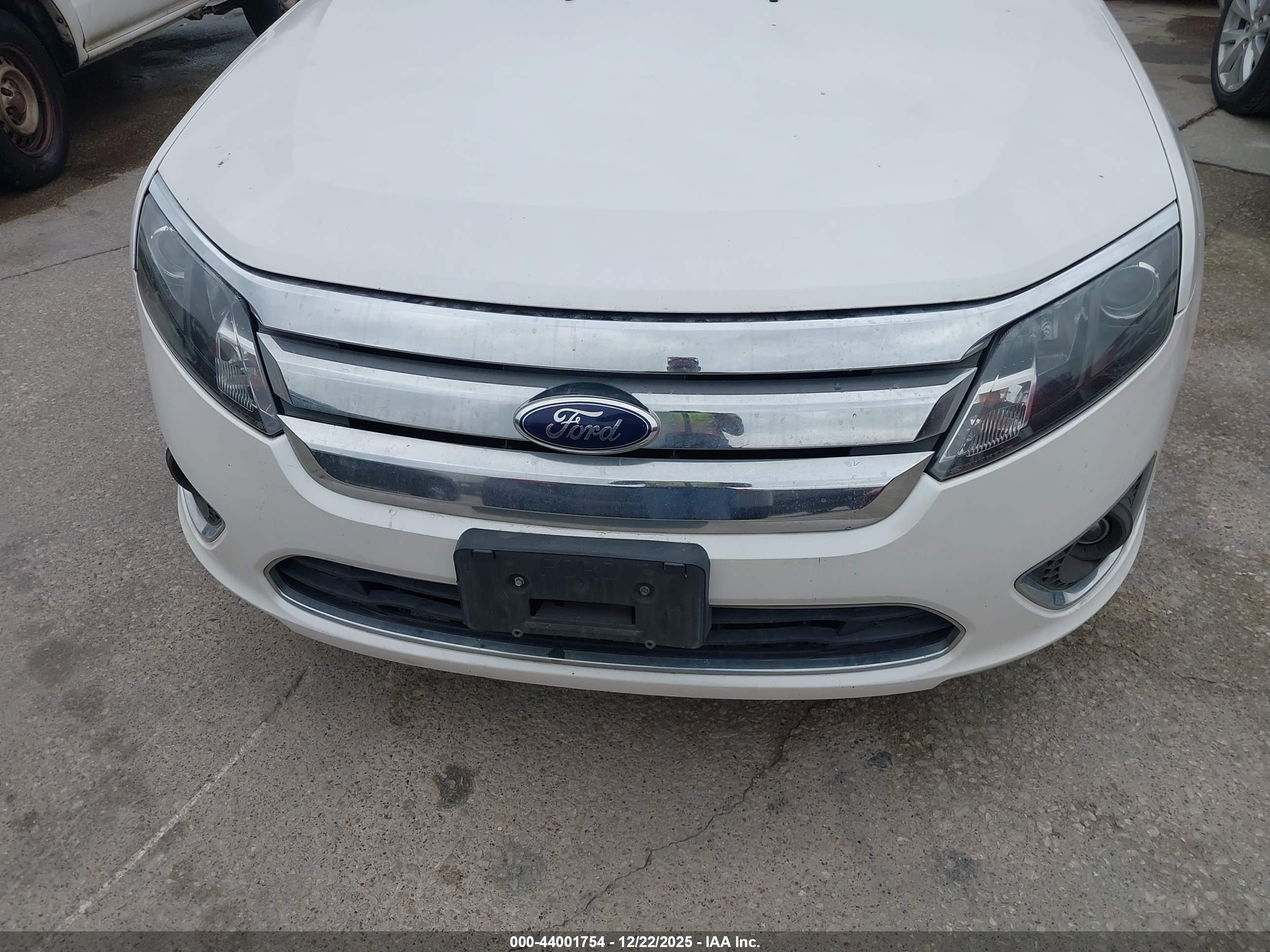 FORD FUSION image 6
