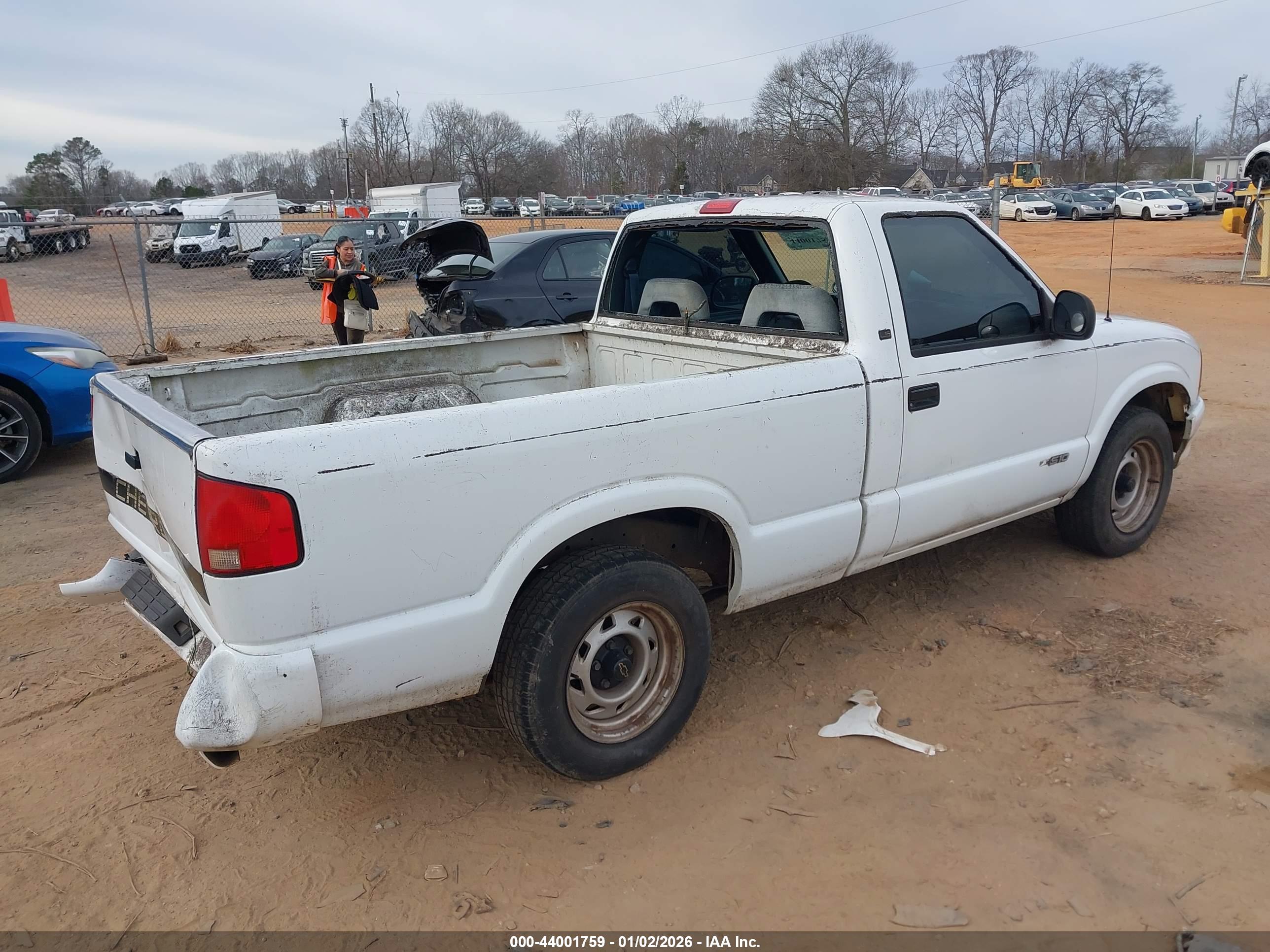 CHEVROLET S image 4