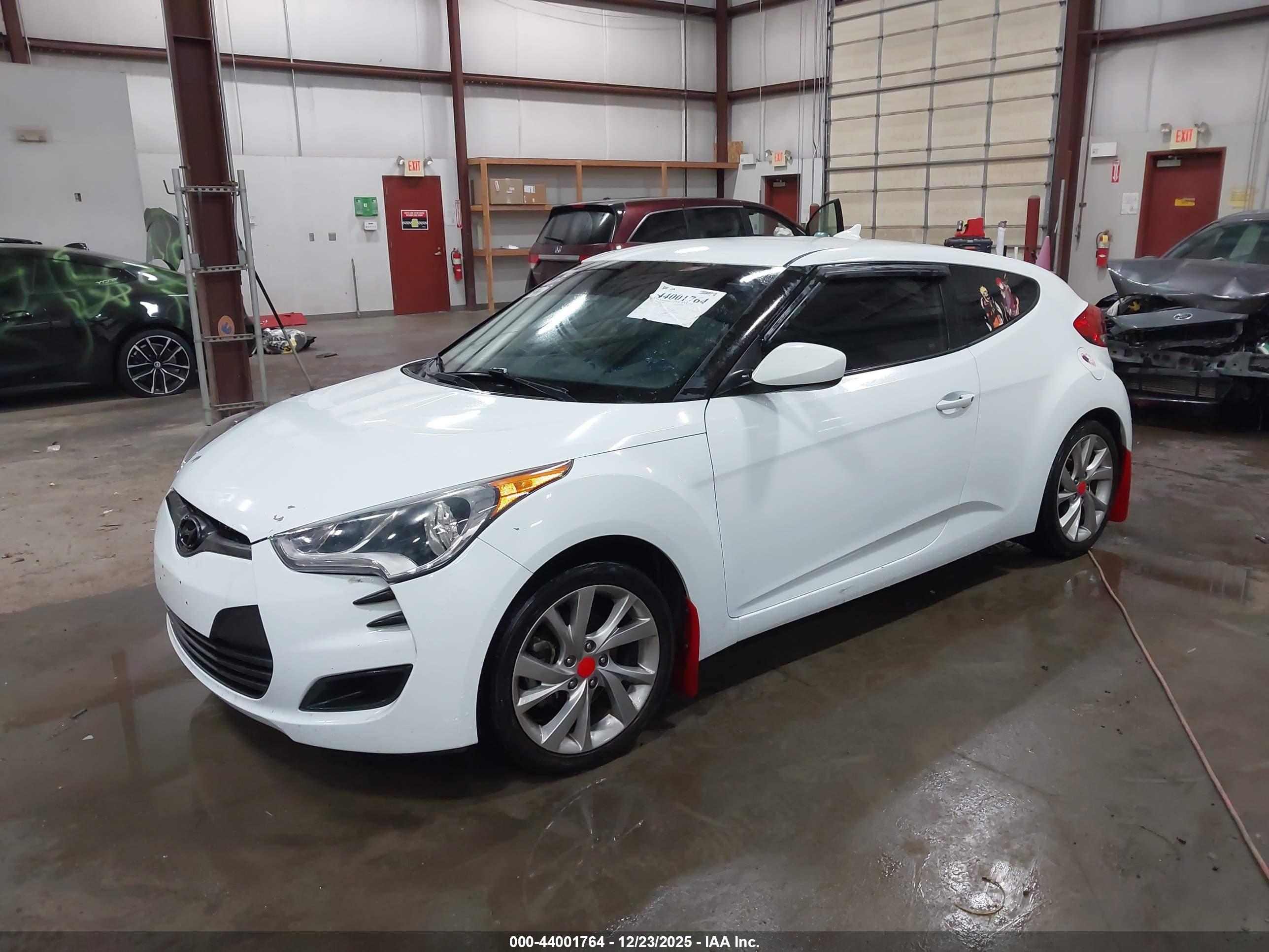 HYUNDAI VELOSTER image 2