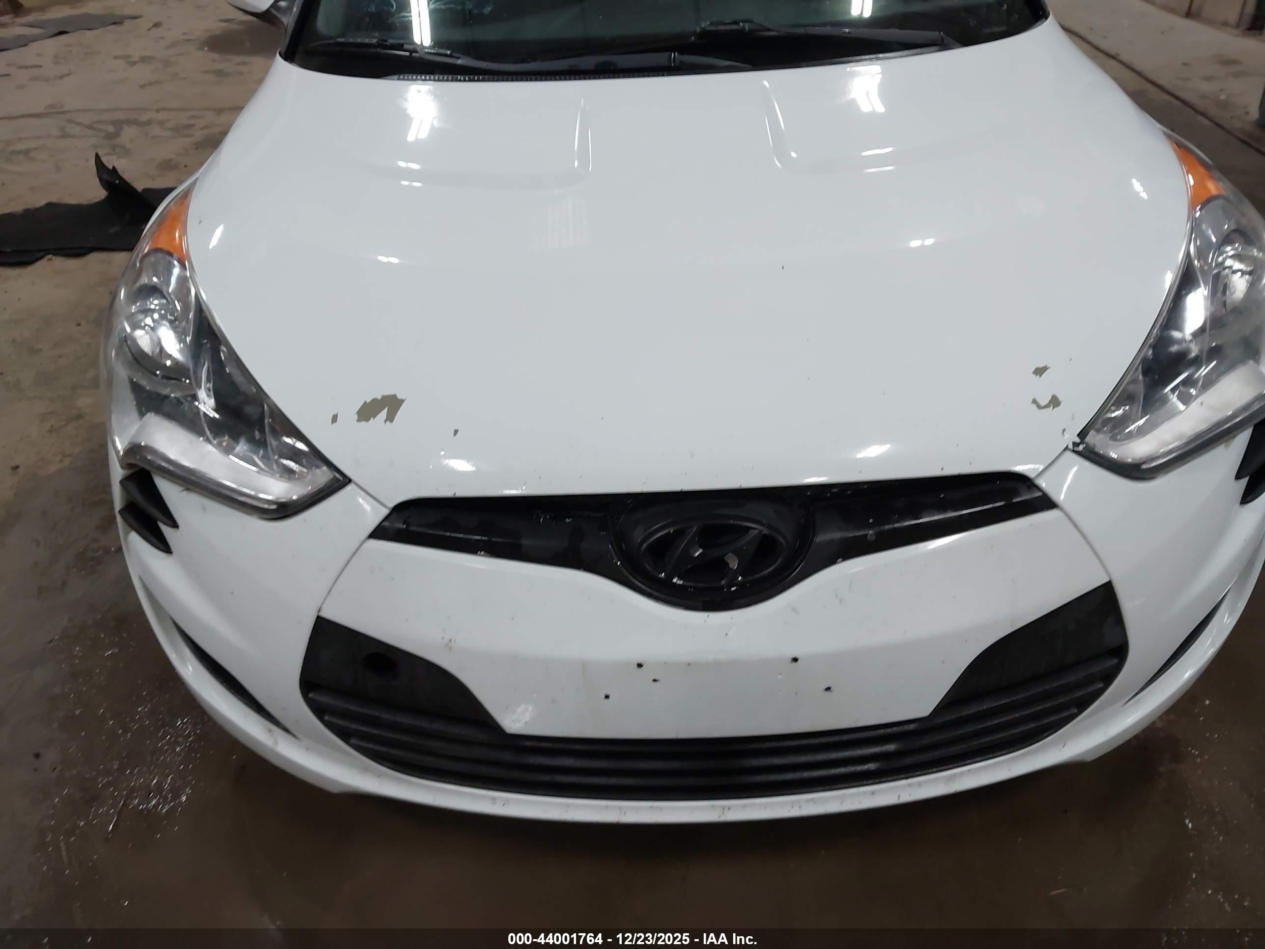 HYUNDAI VELOSTER image 6