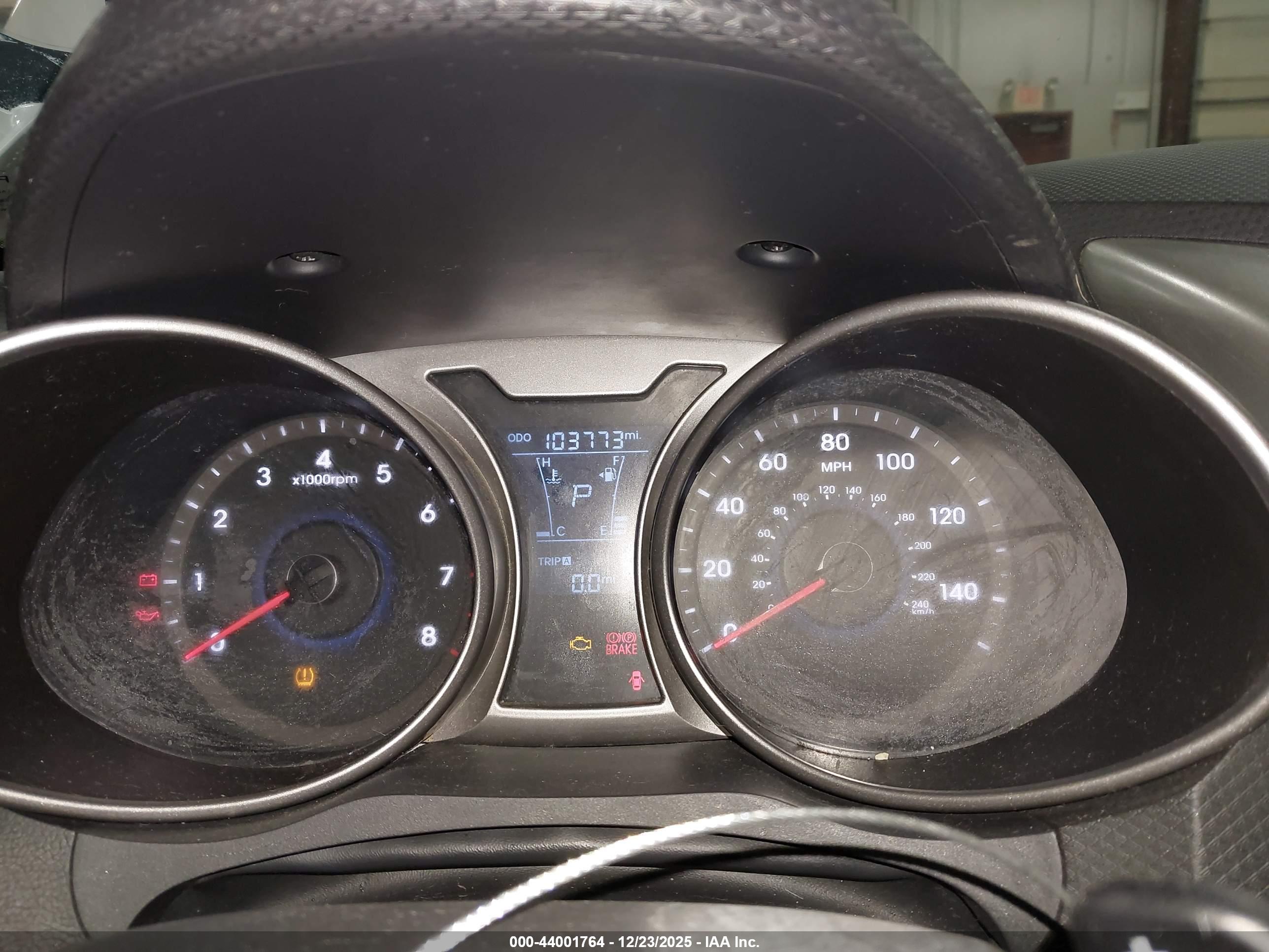 HYUNDAI VELOSTER image 7