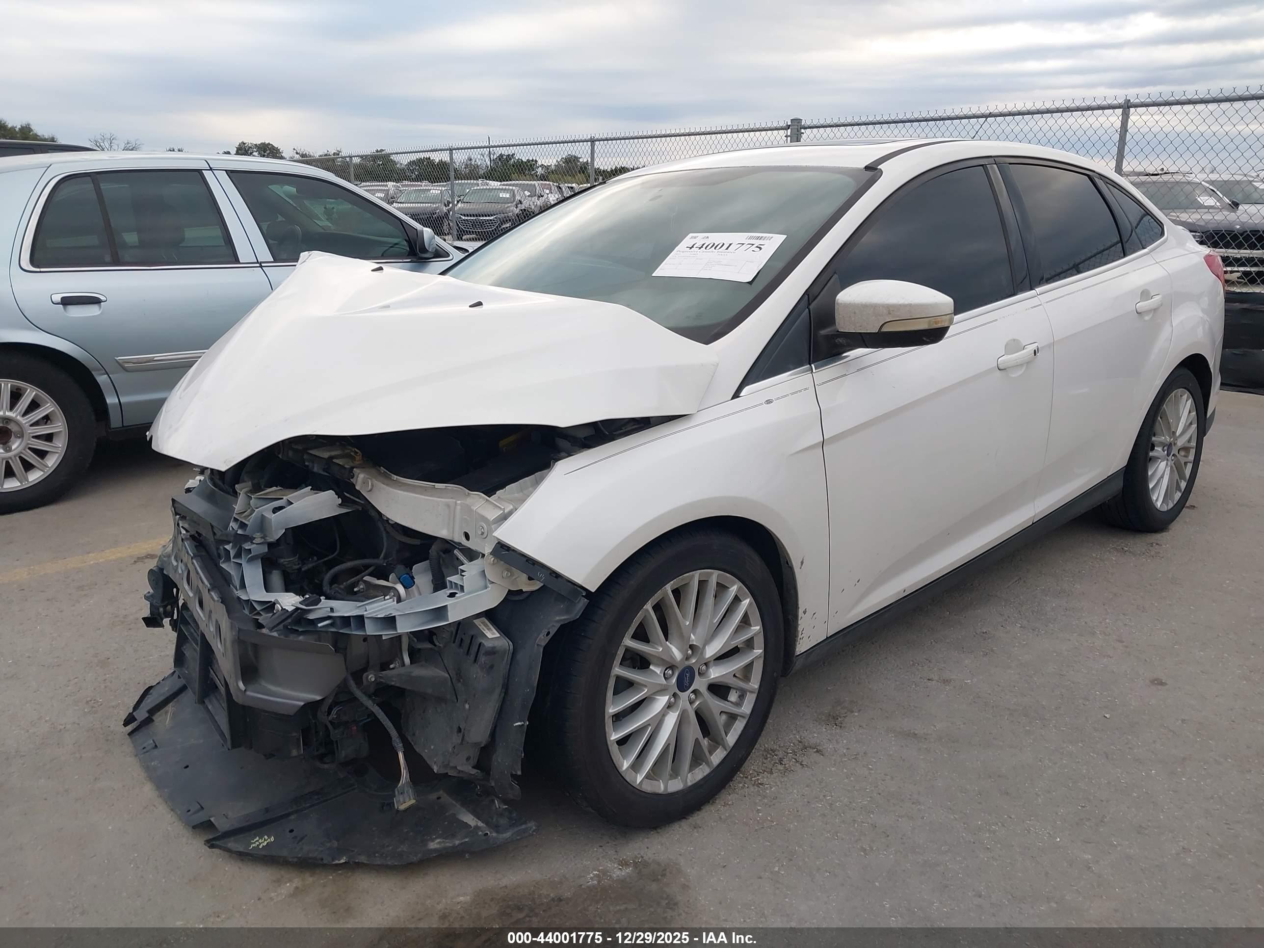 FORD FOCUS image 2
