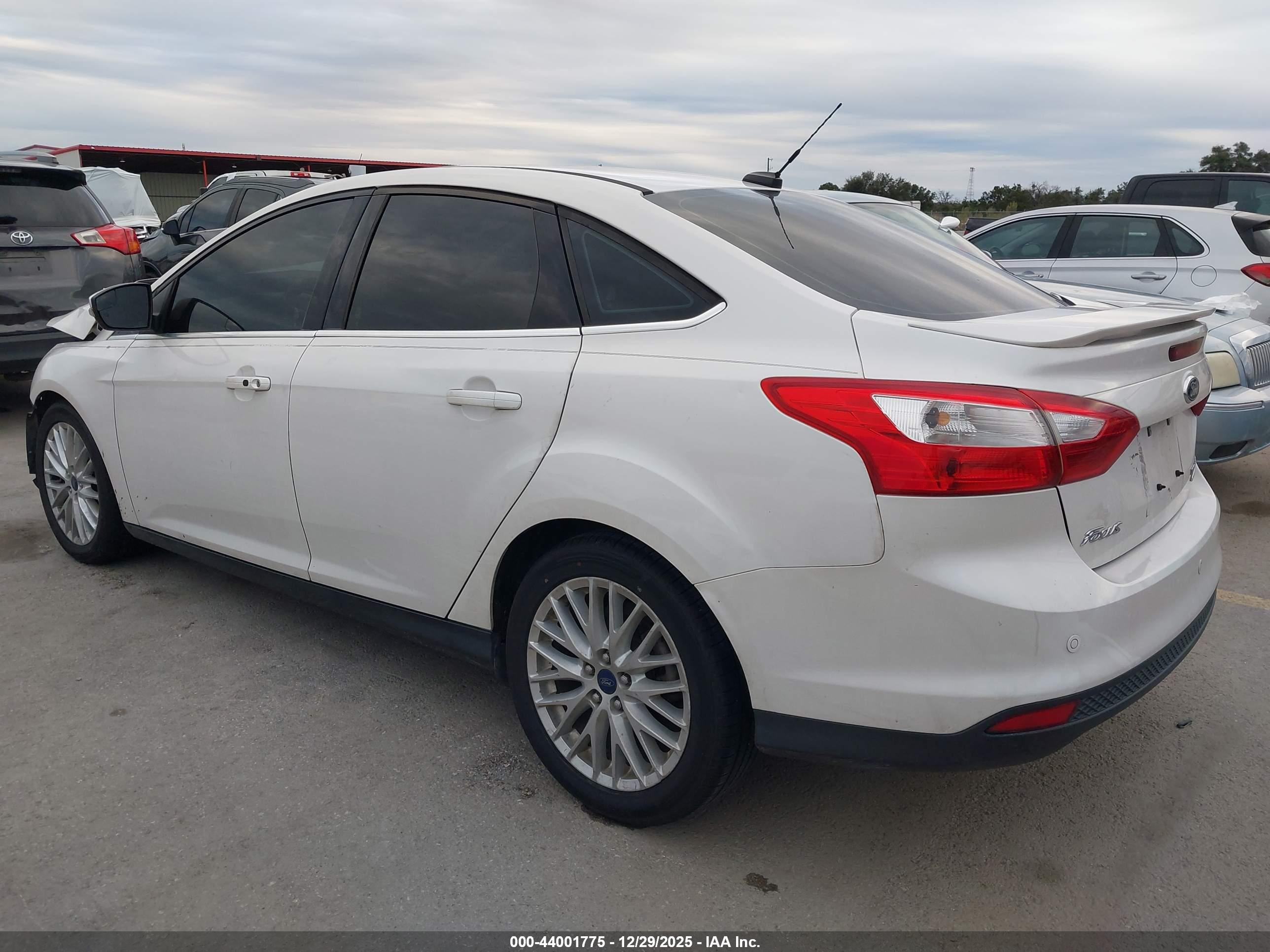 FORD FOCUS image 3