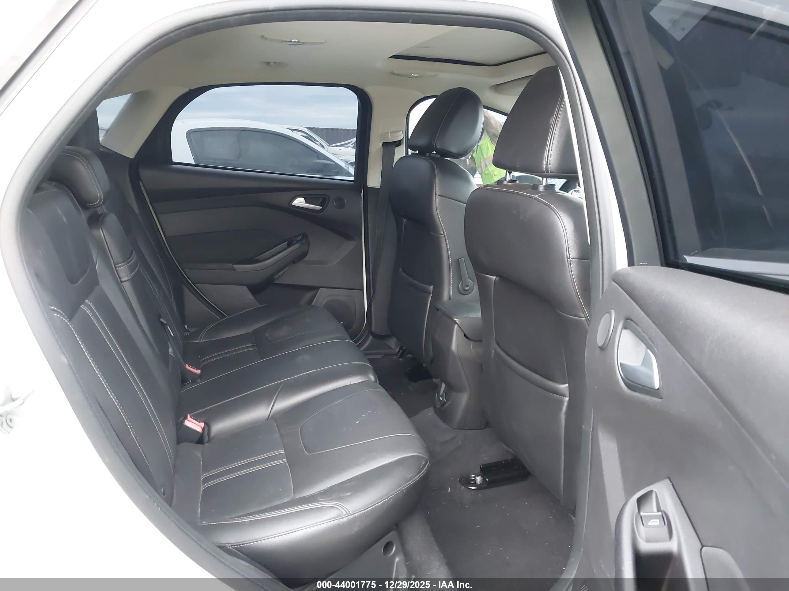 FORD FOCUS image 8