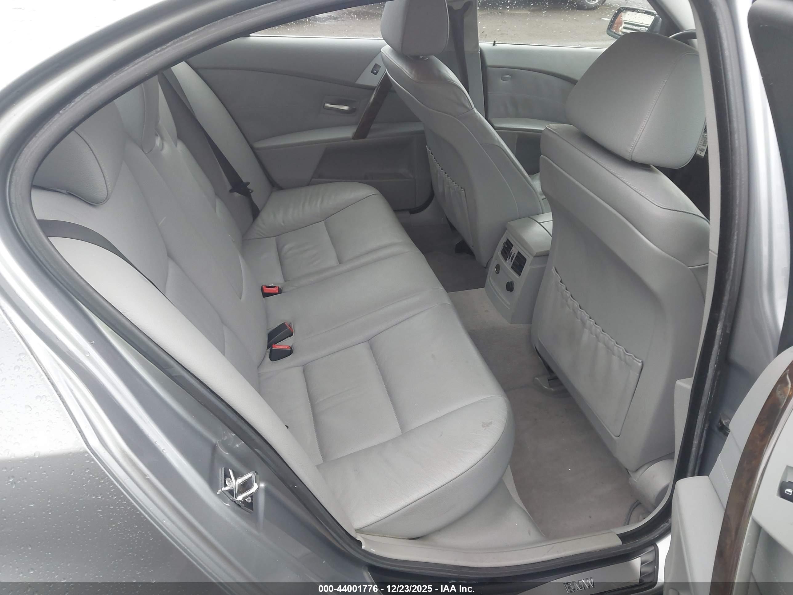 BMW 525I image 8