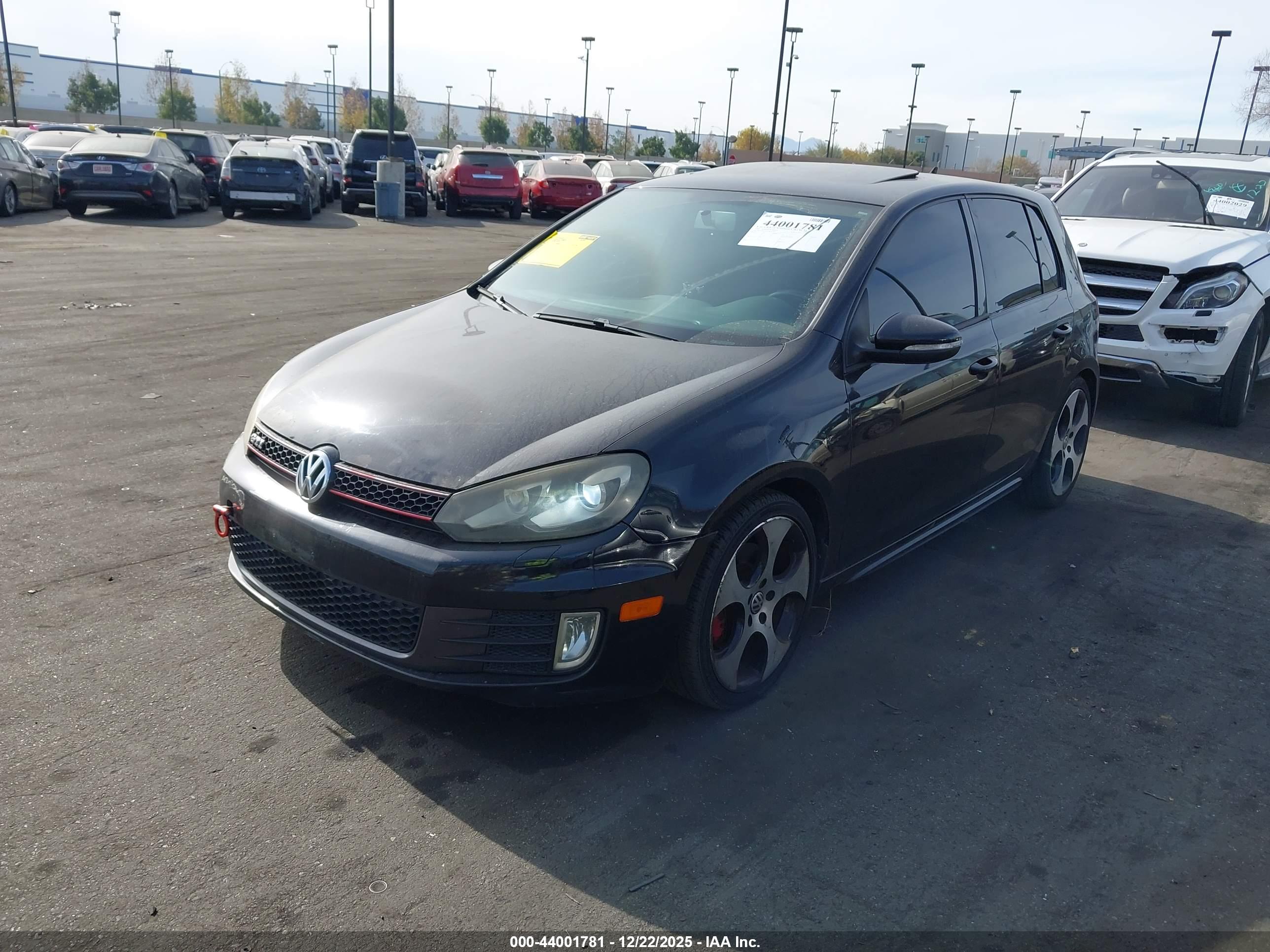 VOLKSWAGEN GTI image 2