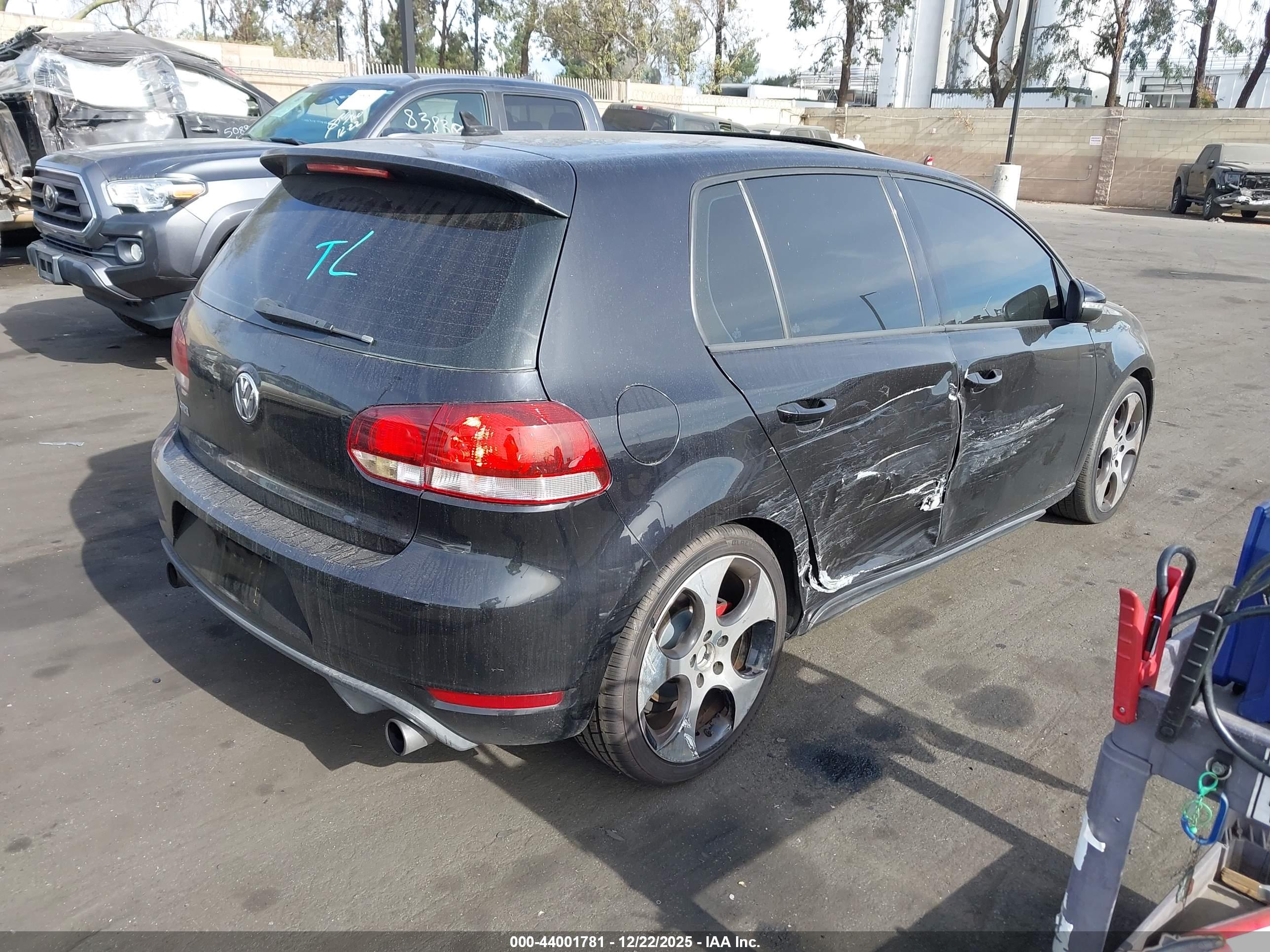 VOLKSWAGEN GTI image 4