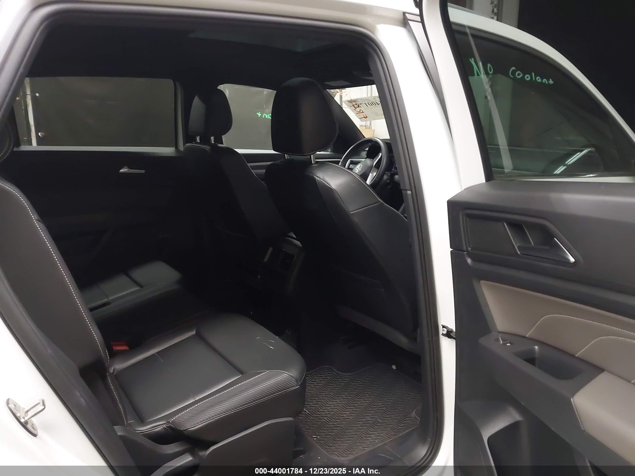 VOLKSWAGEN ATLAS image 8