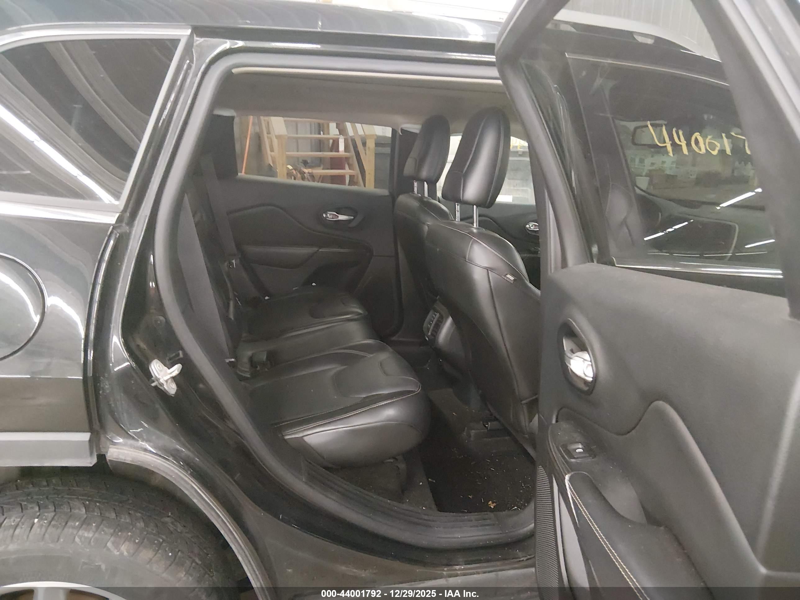 JEEP CHEROKEE image 8