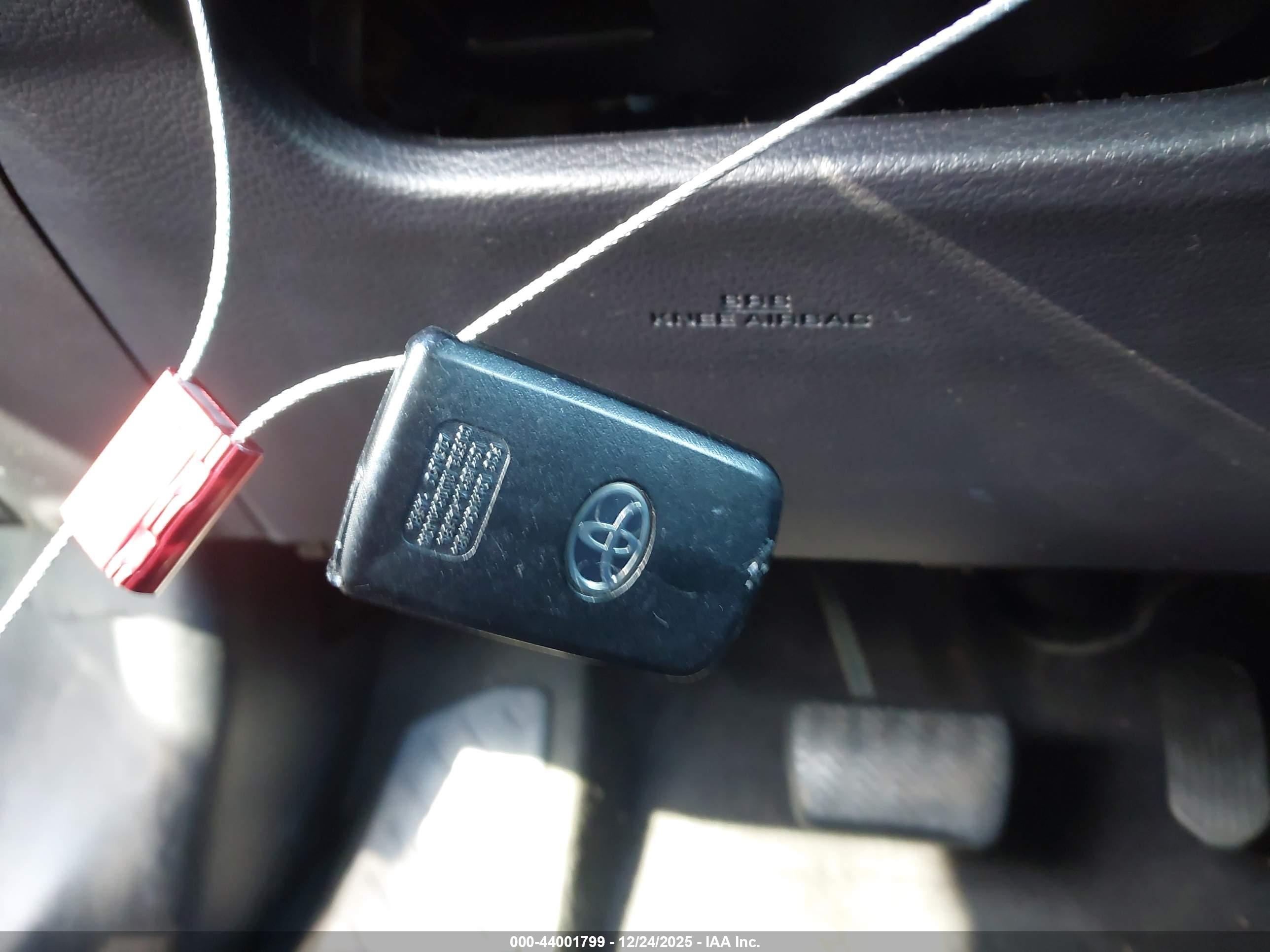 TOYOTA COROLLA image 11