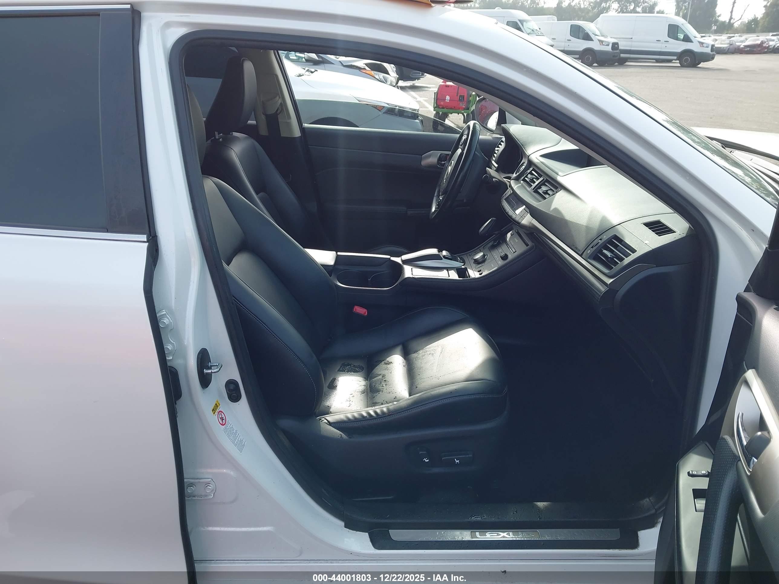 LEXUS CT image 5