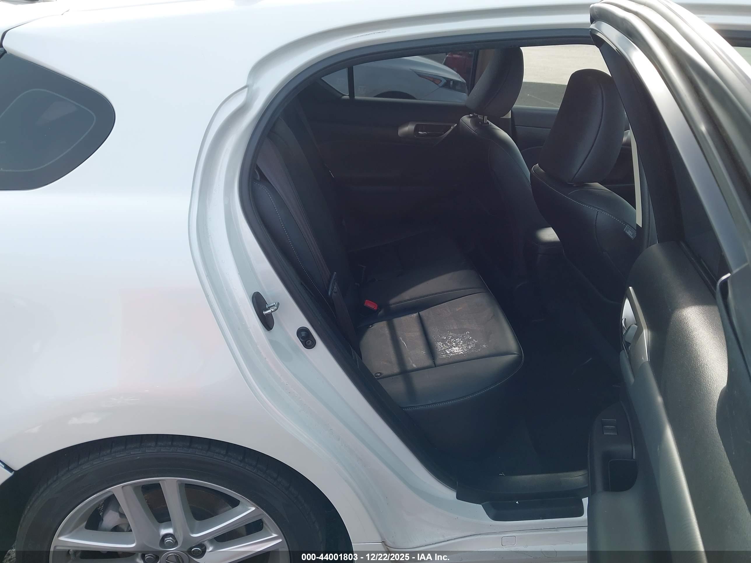 LEXUS CT image 8