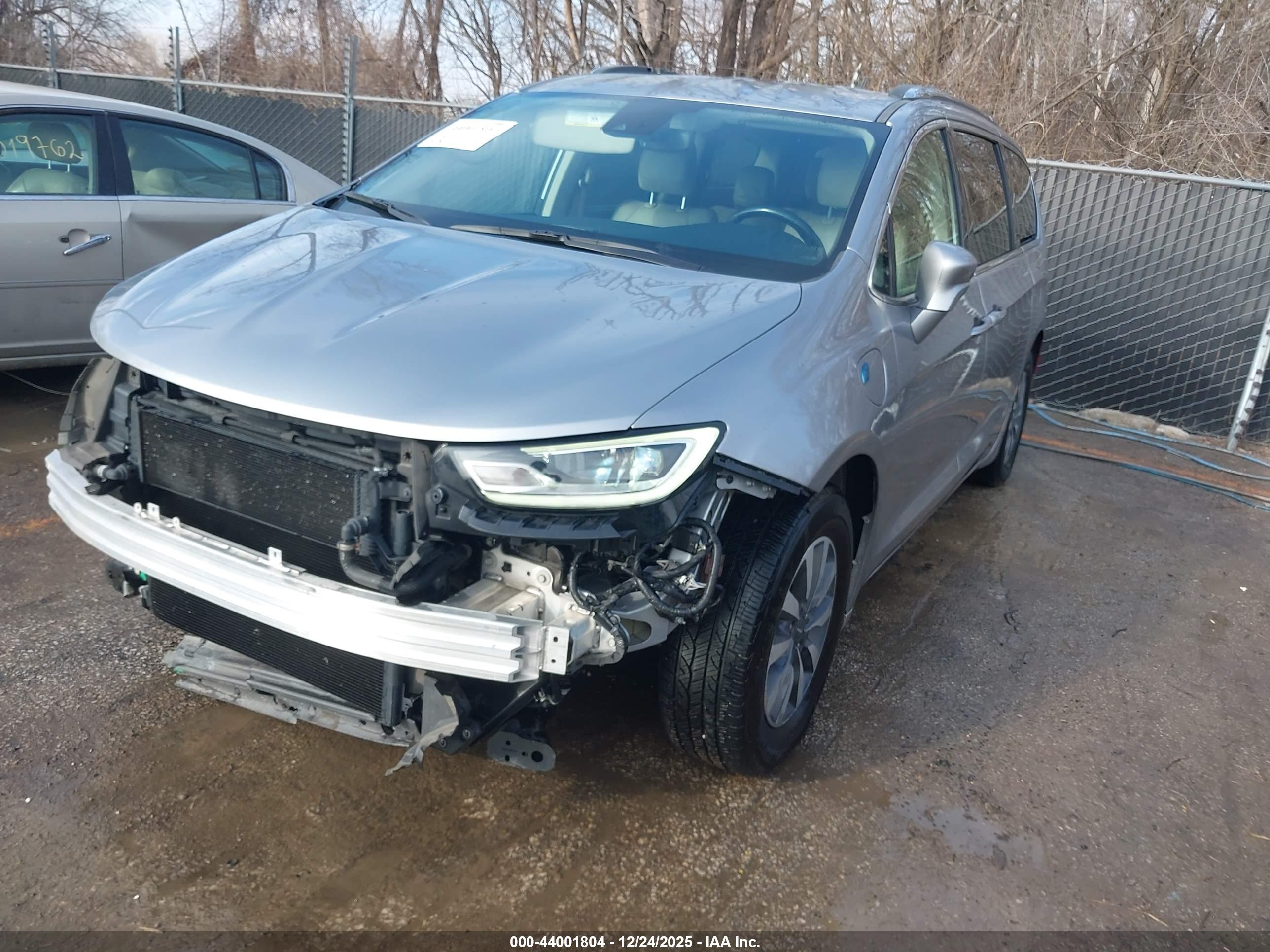 CHRYSLER PACIFICA image 2